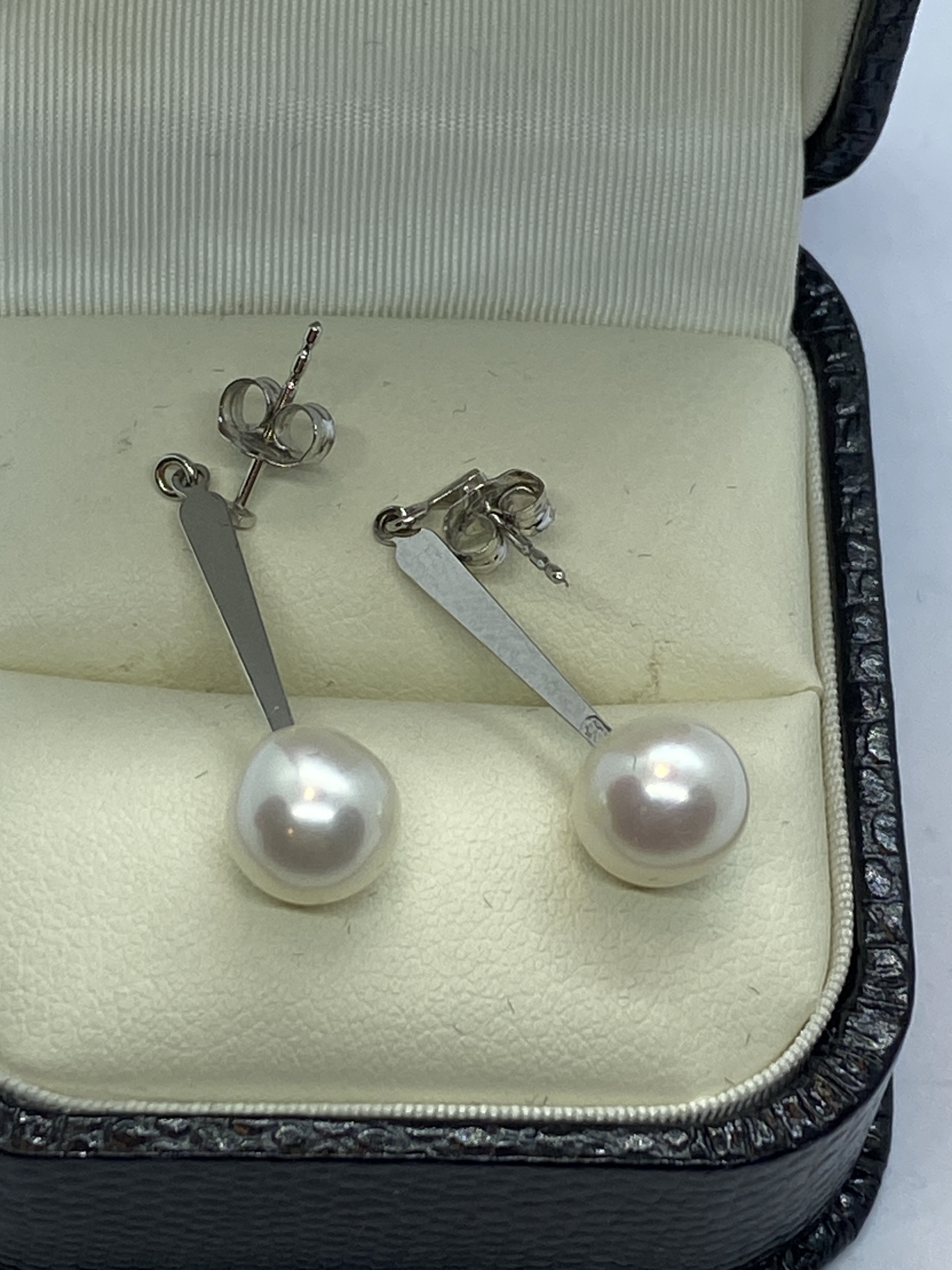 18ct WHITE GOLD PEARL DROP EARRINGS APPROX. WEIGHT 2.22g APPROX. SIZE DROP 2.5cm