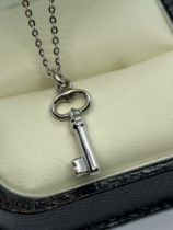 14ct WHITE GOLD KEY PENDANT AND CHAIN APPROX. WEIGHT 1.76g AND APPROX. CHAIN LENGTH 16'