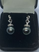 9ct WHITE GOLD TAHITIAN GREY PEARL AND DIAMOND EARRINGS APPROX. DROP/HEIGHT 2cm