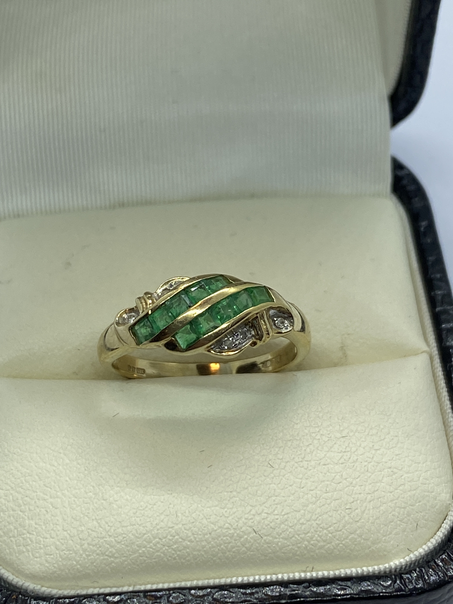 9ct YELLOW GOLD EMERALD AND DIAMOND RING APPROX. WEIGHT 2.00g APPROX. SIZE K 1/2