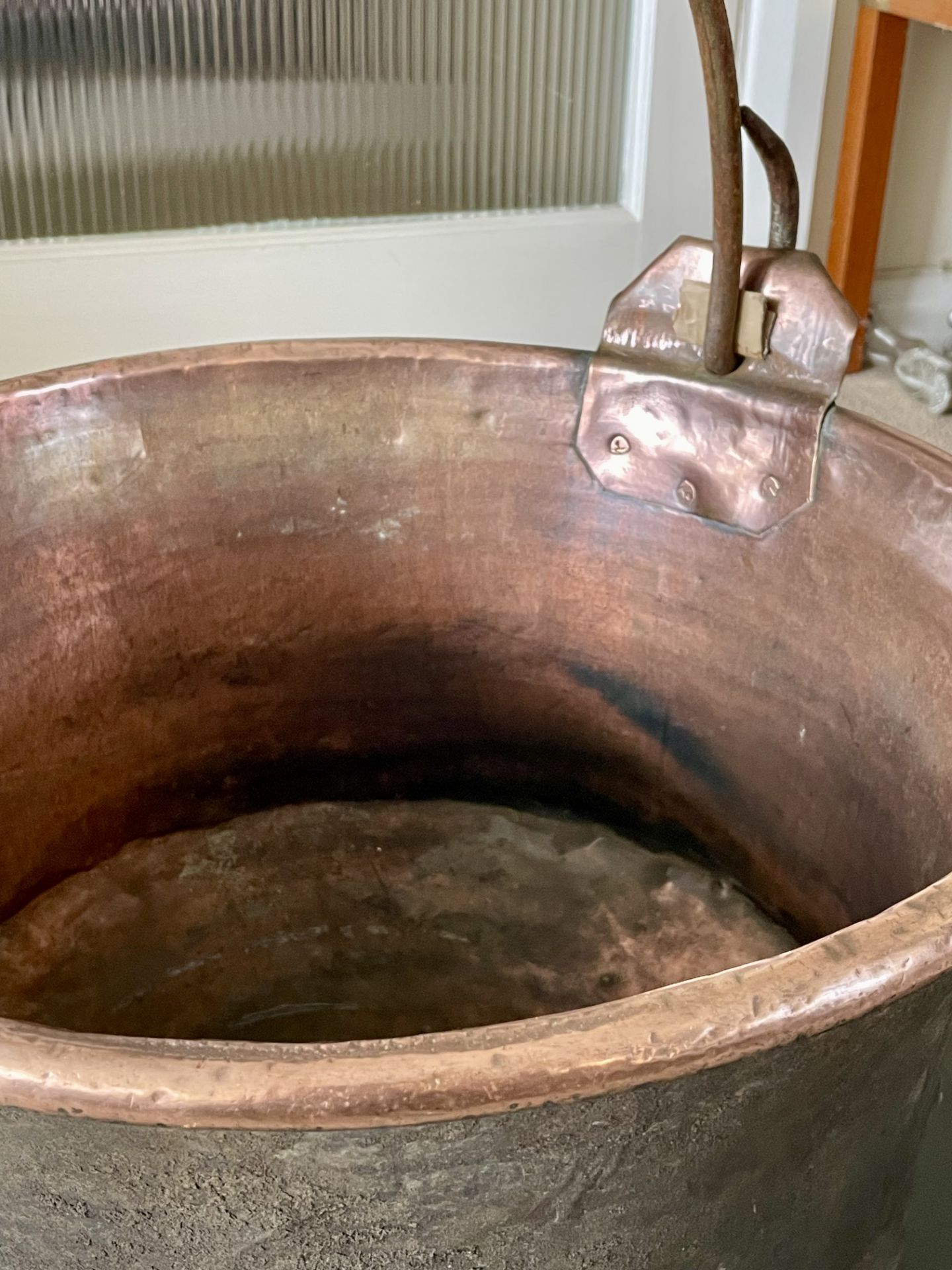 18th century Large copper with iron handle cauldron.  see photos  - Image 4 of 12