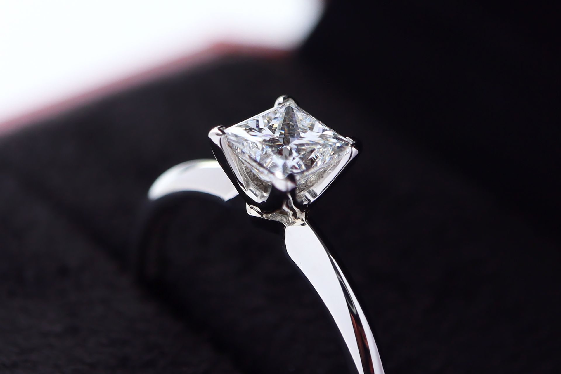 PLATINUM '950' DIAMOND SOLITAIRE RING (0.75CT PRINCESS CUT *VS1 / G*) - Image 2 of 5