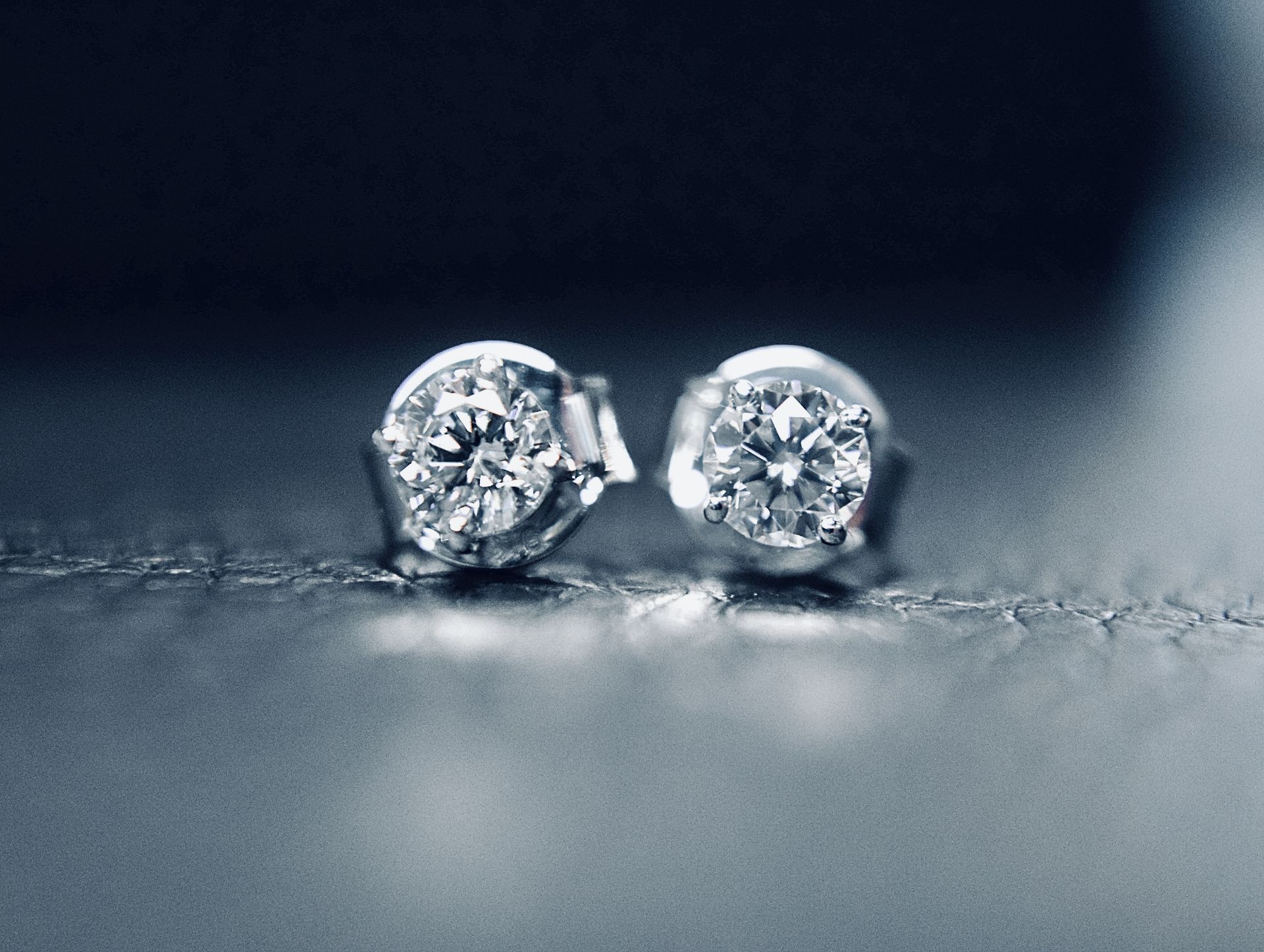 0.50CT DIAMOND SOLITAIRE EAR STUDS WITH HALLMARKED BACKS IN SOLID WHITE GOLD - Image 2 of 5