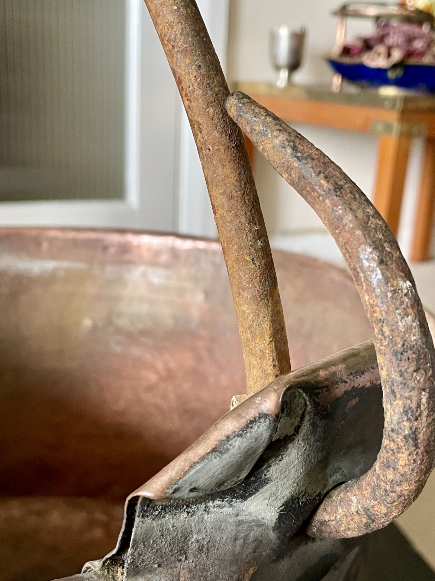 18th century Large copper with iron handle cauldron.  see photos  - Image 7 of 12