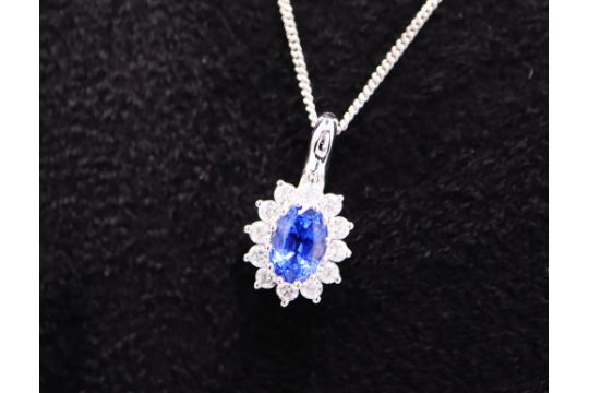 18CT WHITE GOLD - 'VELVET BLUE' SAPPHIRE & DIAMOND 'HALO' PENDANT - Image 9 of 9