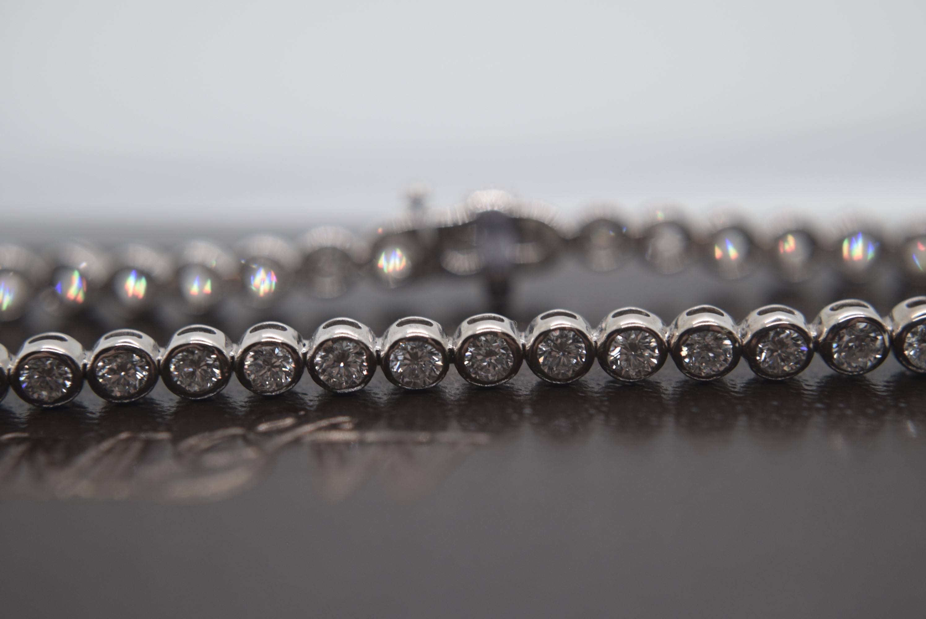 3.21CT DIAMOND TENNIS BRACELET (F/SI) 7" LENGTH IN 9CT WHITE GOLD (RUBOVER SET) - Image 2 of 5