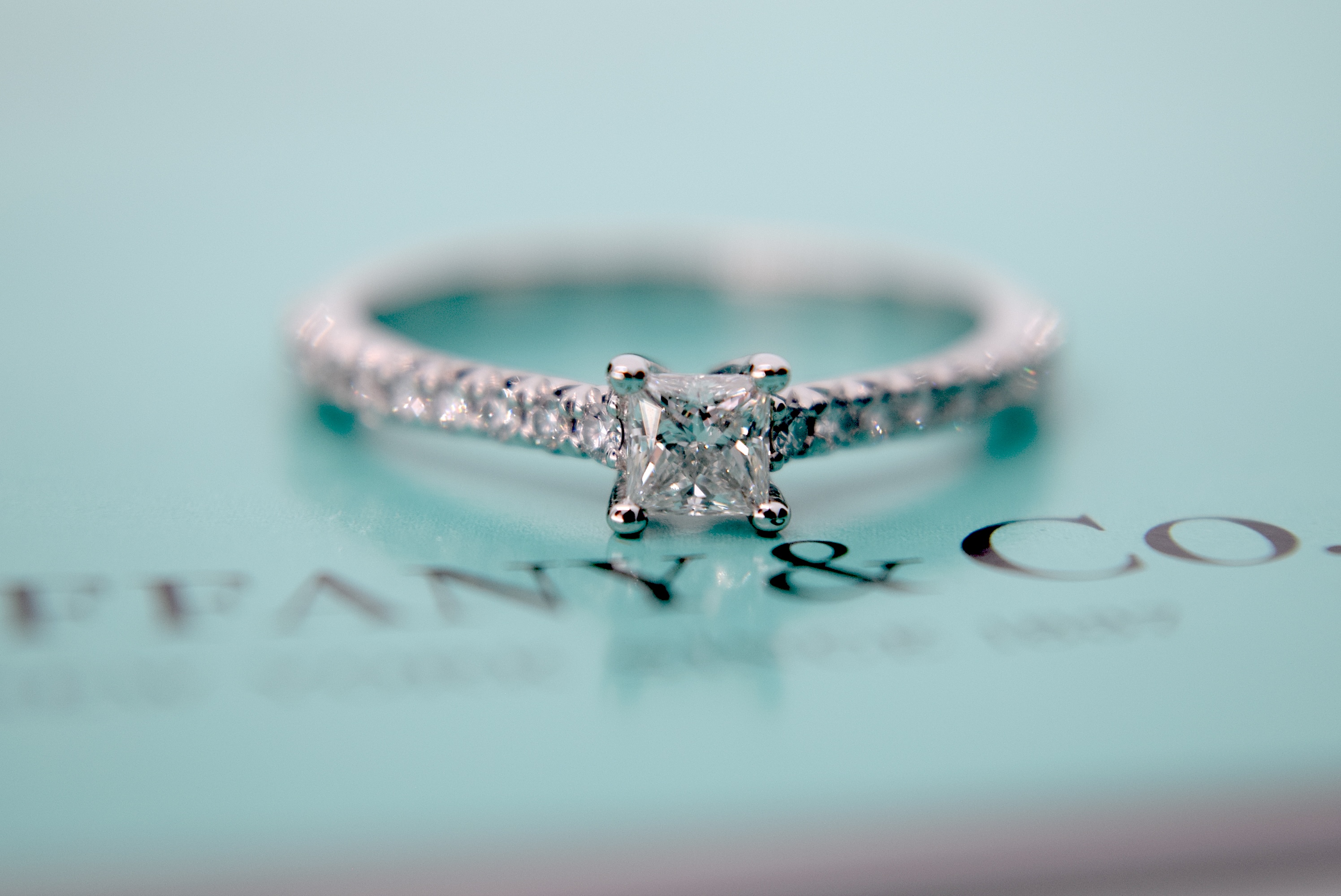 TIFFANY & CO. "NOVO" PRINCESS VVS1/F DIAMOND RING IN PLATINUM DIAMOND BAND (WITH BOX & CERTIFICATE) - Image 5 of 14