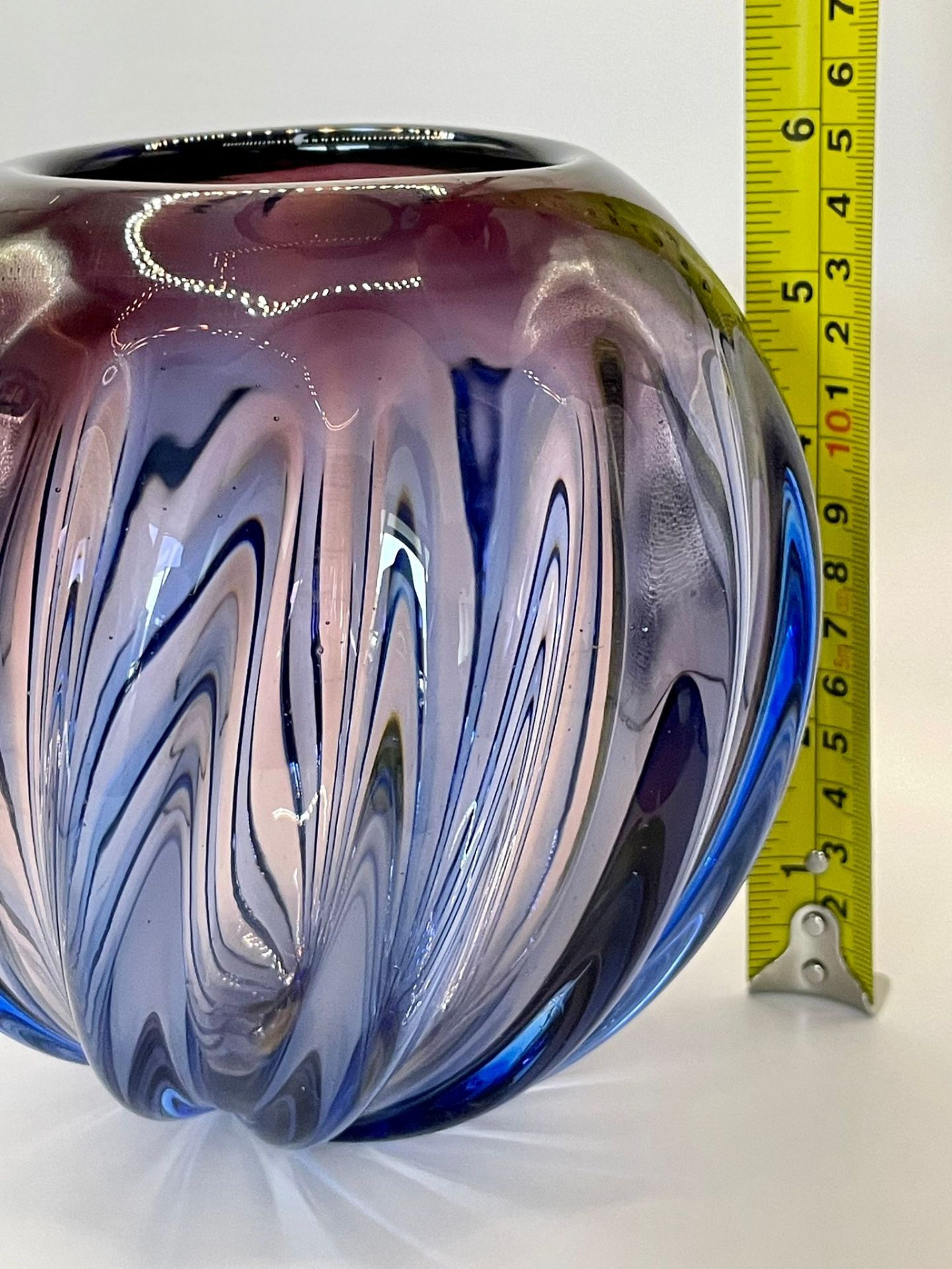 RARE SEGUSO VETRI D'ARTE MURANO SHADED RIBBED GLASS VASE IN 2 COLOURS - Image 6 of 10