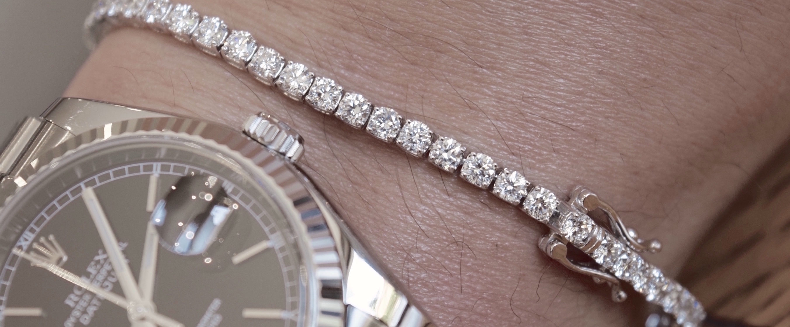 *STUNNING* 5.69CT *VVS/ E-F* DIAMOND BRILLIANT CUT 18CT WHITE GOLD TENNIS BRACELET (£18,950.00 CERT) - Image 5 of 12