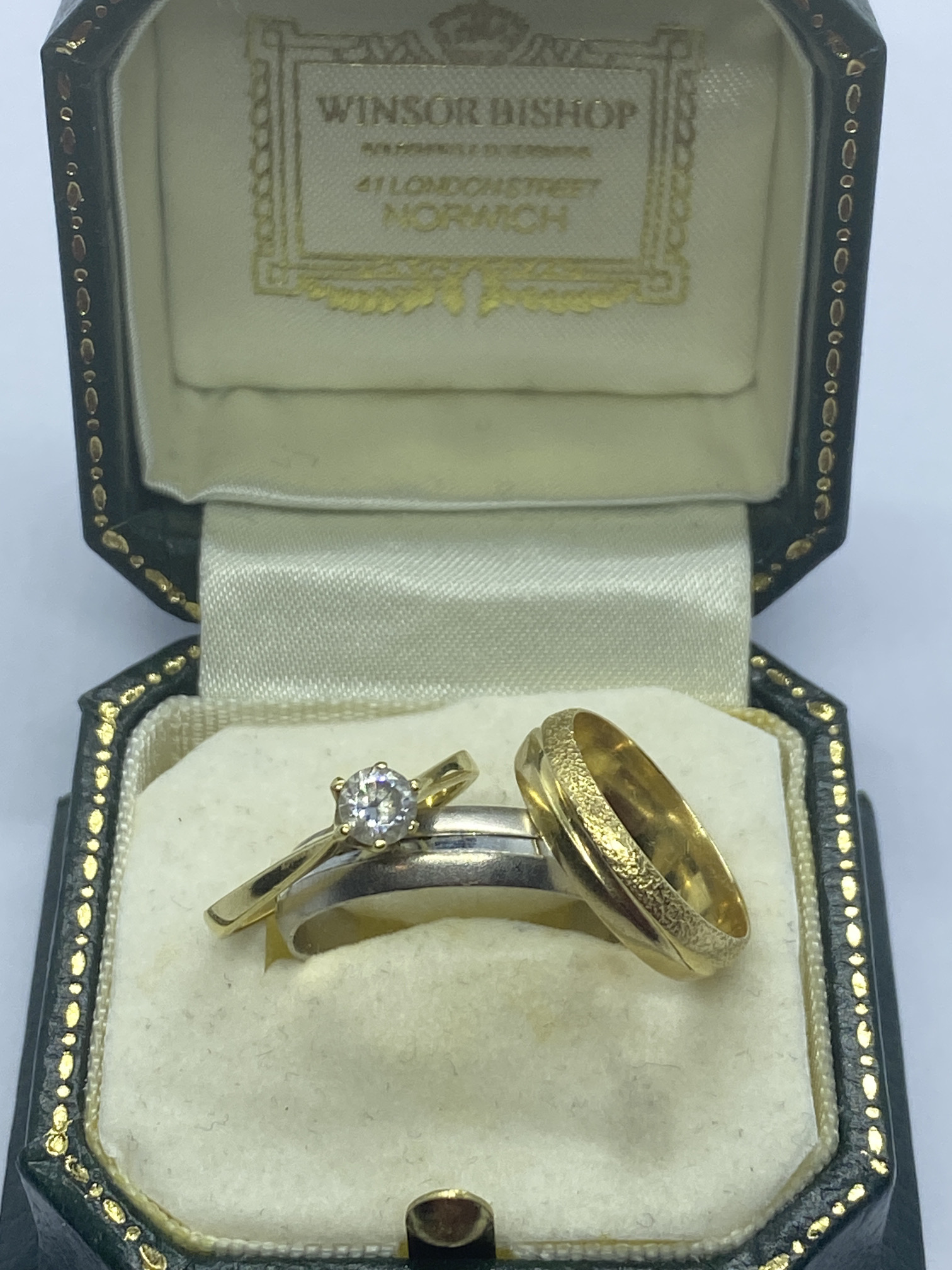 18ct GOLD APPROX 0.50ct DIAMOND SOLITAIRE RING WITH 2 x RINGS TESTED AS 18ct GOLD - 9.25grams WEIGHT