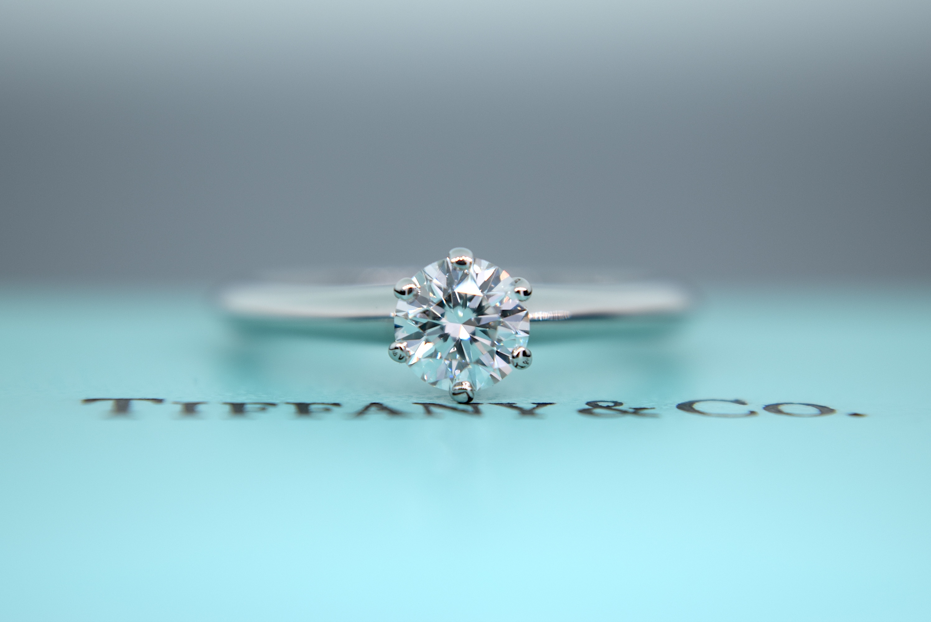 *HARRODS* TIFFANY & CO PLATINUM VVS2 DIAMOND SOLITAIRE RING "THE TIFFANY SETTING®" - BOX & CERT