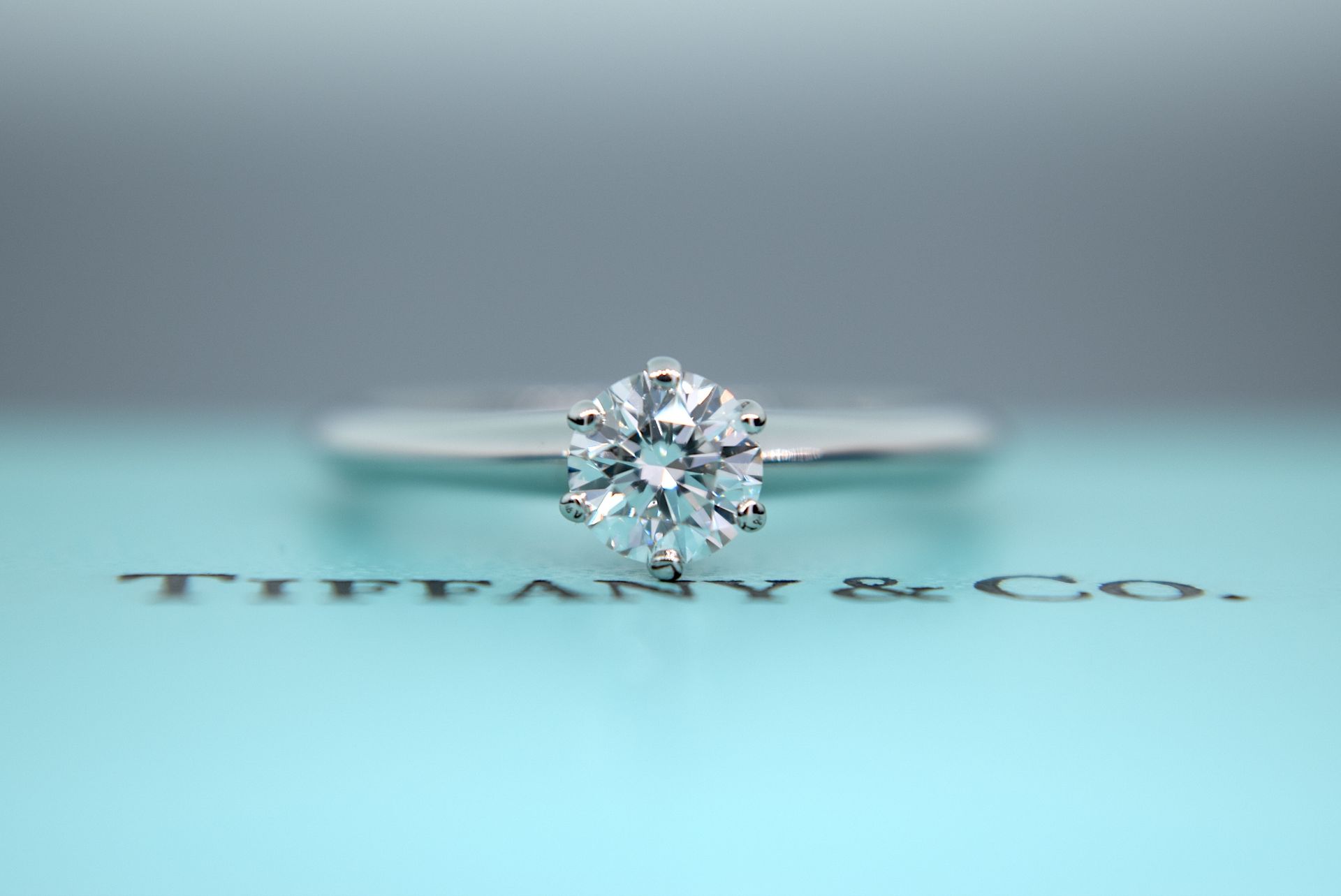 *HARRODS* TIFFANY & CO PLATINUM VVS2 DIAMOND SOLITAIRE RING "THE TIFFANY SETTING®" - BOX & CERT