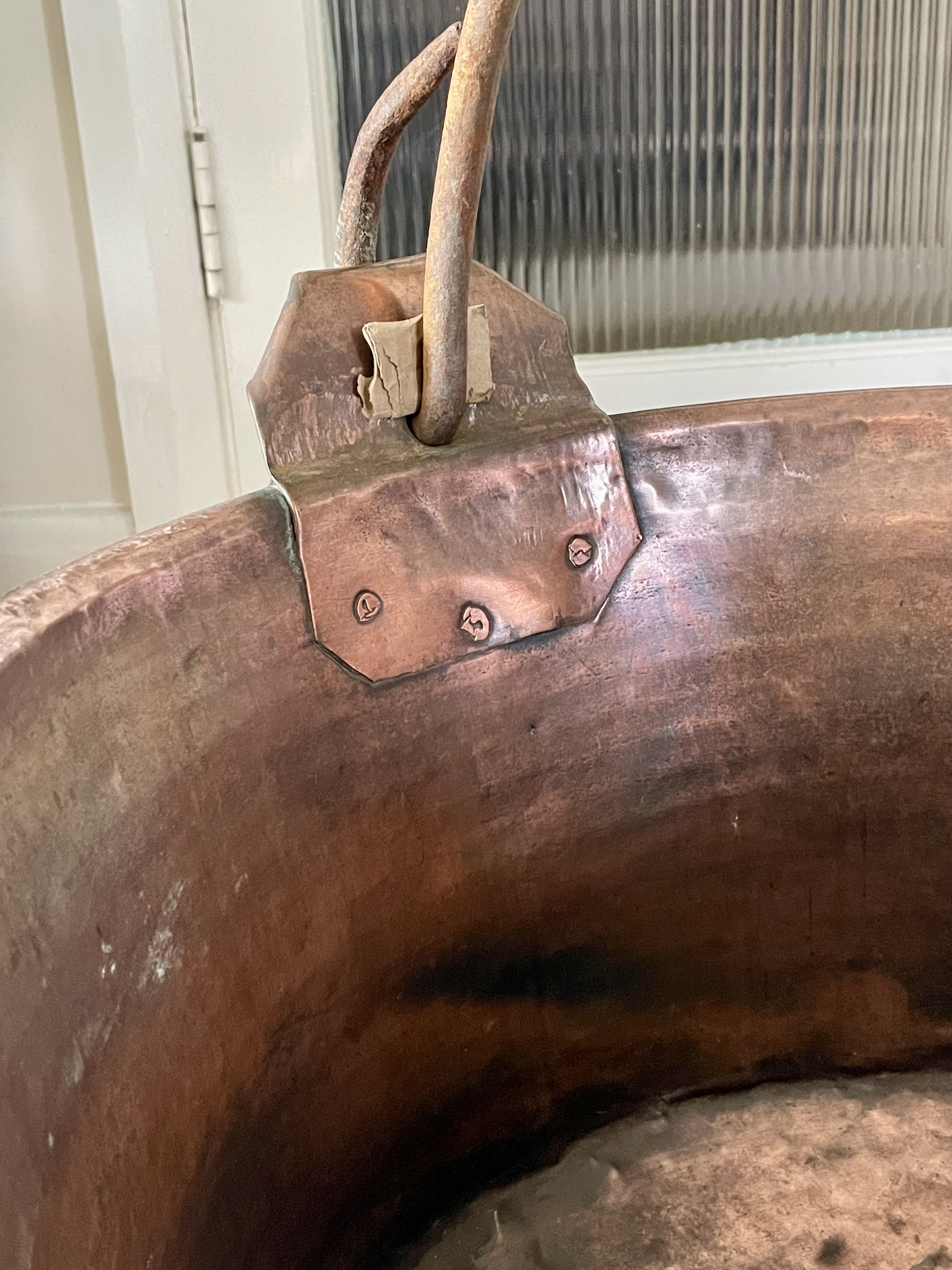 18th century Large copper with iron handle cauldron.  see photos  - Image 5 of 12