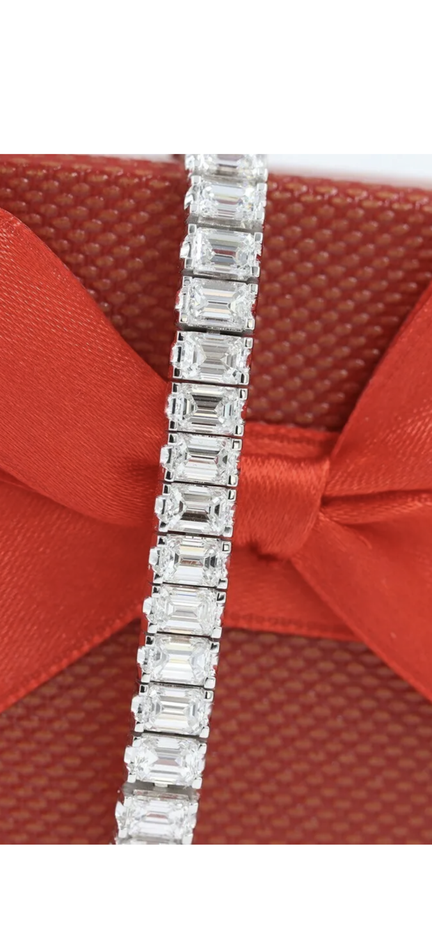 STUNNING 6.48ct NATURAL EMERALD CUT DIAMOND TENNIS BRACELET IN 18ct WHITE GOLD - Image 3 of 3