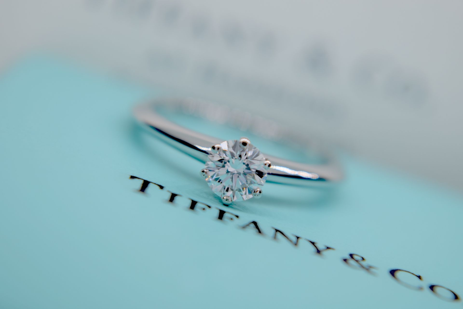 *HARRODS* TIFFANY & CO PLATINUM VVS2 DIAMOND SOLITAIRE RING "THE TIFFANY SETTING®" - BOX & CERT - Image 13 of 17