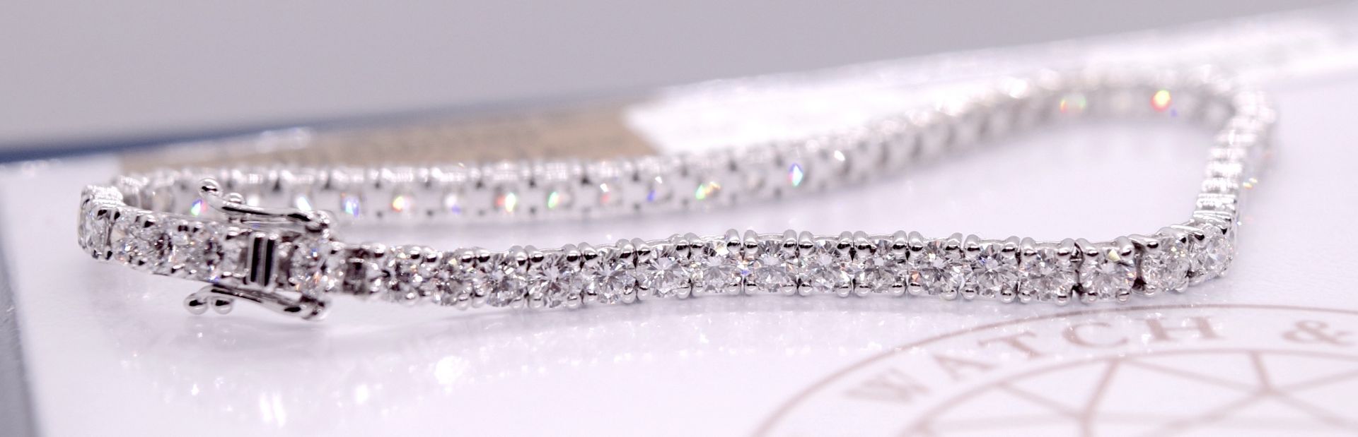 *STUNNING* 5.69CT *VVS/ E-F* DIAMOND BRILLIANT CUT 18CT WHITE GOLD TENNIS BRACELET (£18,950.00 CERT) - Image 6 of 12