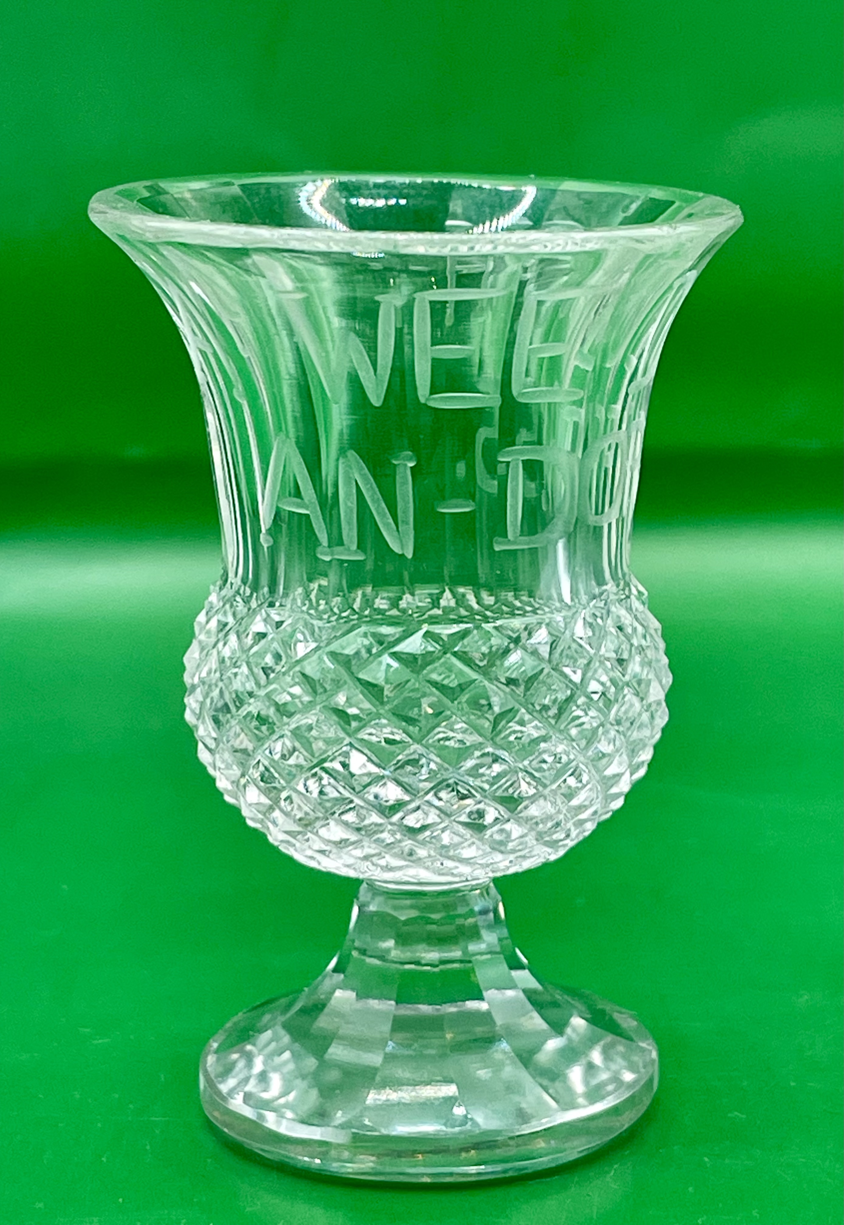 Scottish WW1  crystal cut thistle vase with motto “A WEE DEOCH AN DORRIS” - Image 6 of 7