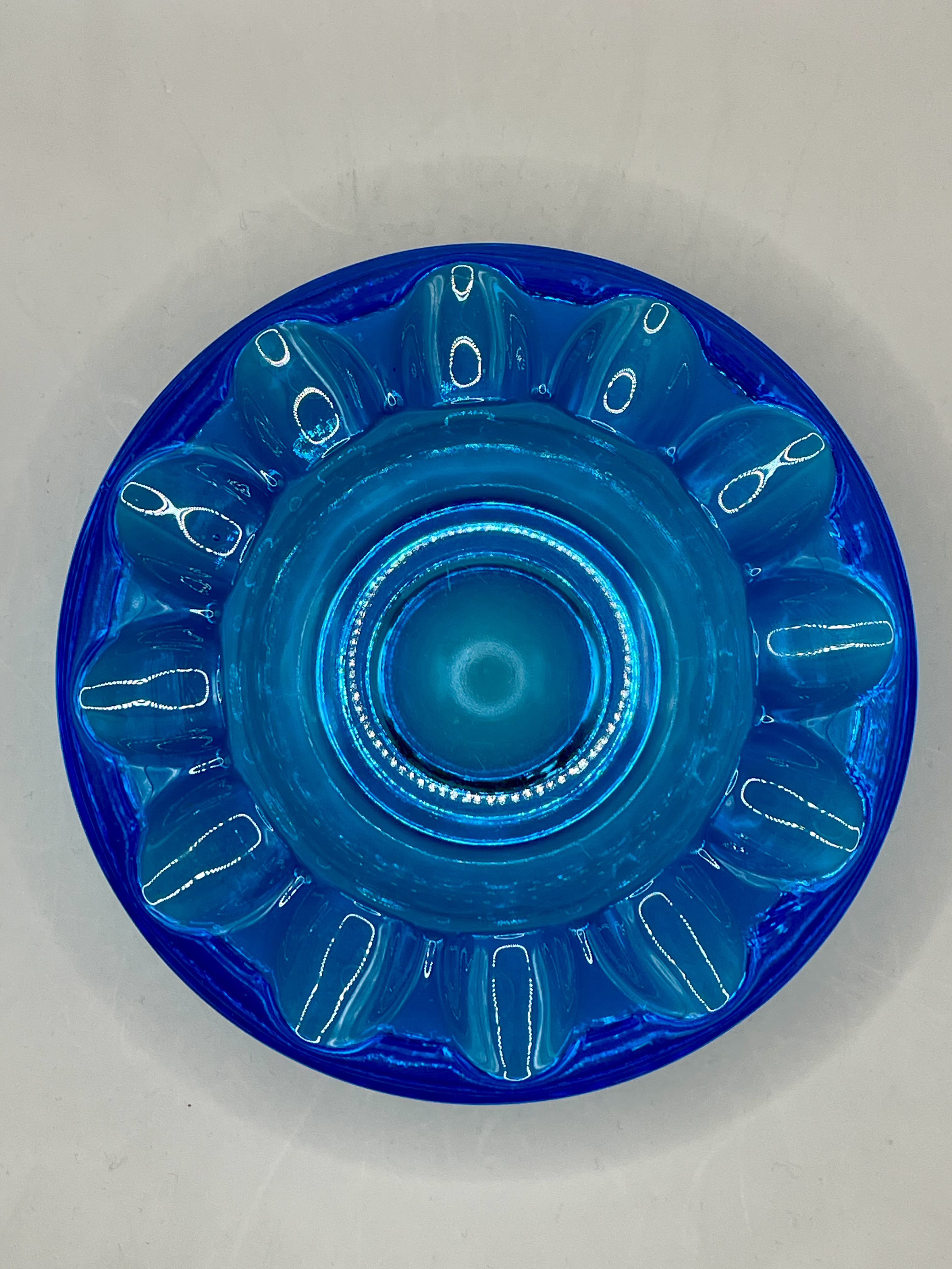 Lovely vintage heavy blue glass ashtray - UFO Shape / Design - Image 7 of 7