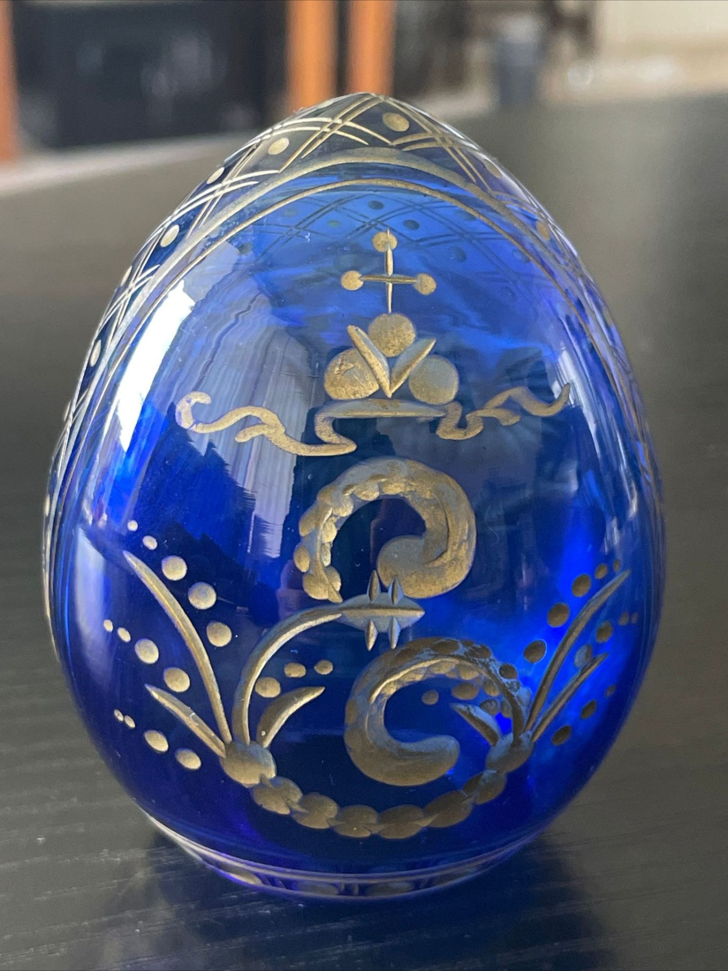 FABERGE STYLE RUSSIAN BLUE GLASS EGG IN EXCELLENT CONDITION - Image 2 of 4