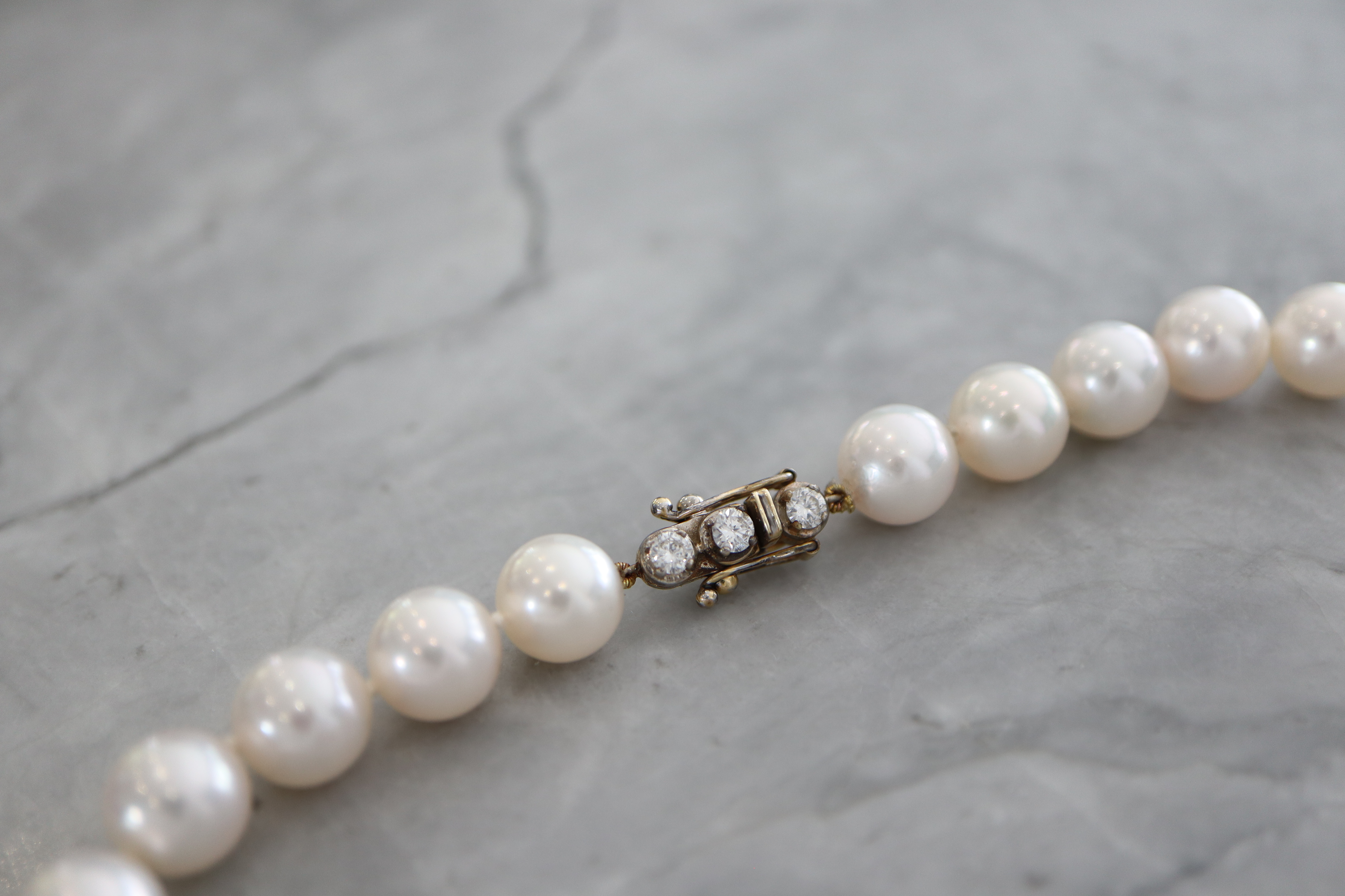 14K WHITE GOLLD & DIAMOND CLASP - CULTURED PEARL NECKLACE - Image 3 of 5