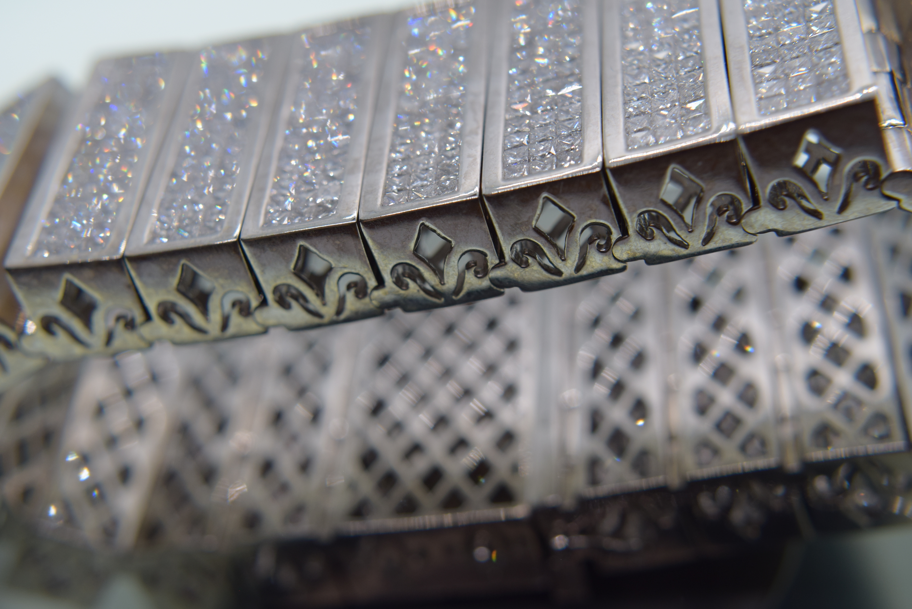 309 GRAM 14CT WHITE GOLD BRACELET SET WITH OVER 50CT PRINCESS CUT VS-VVS DIAMONDS (G-H COLOUR) - Image 4 of 5