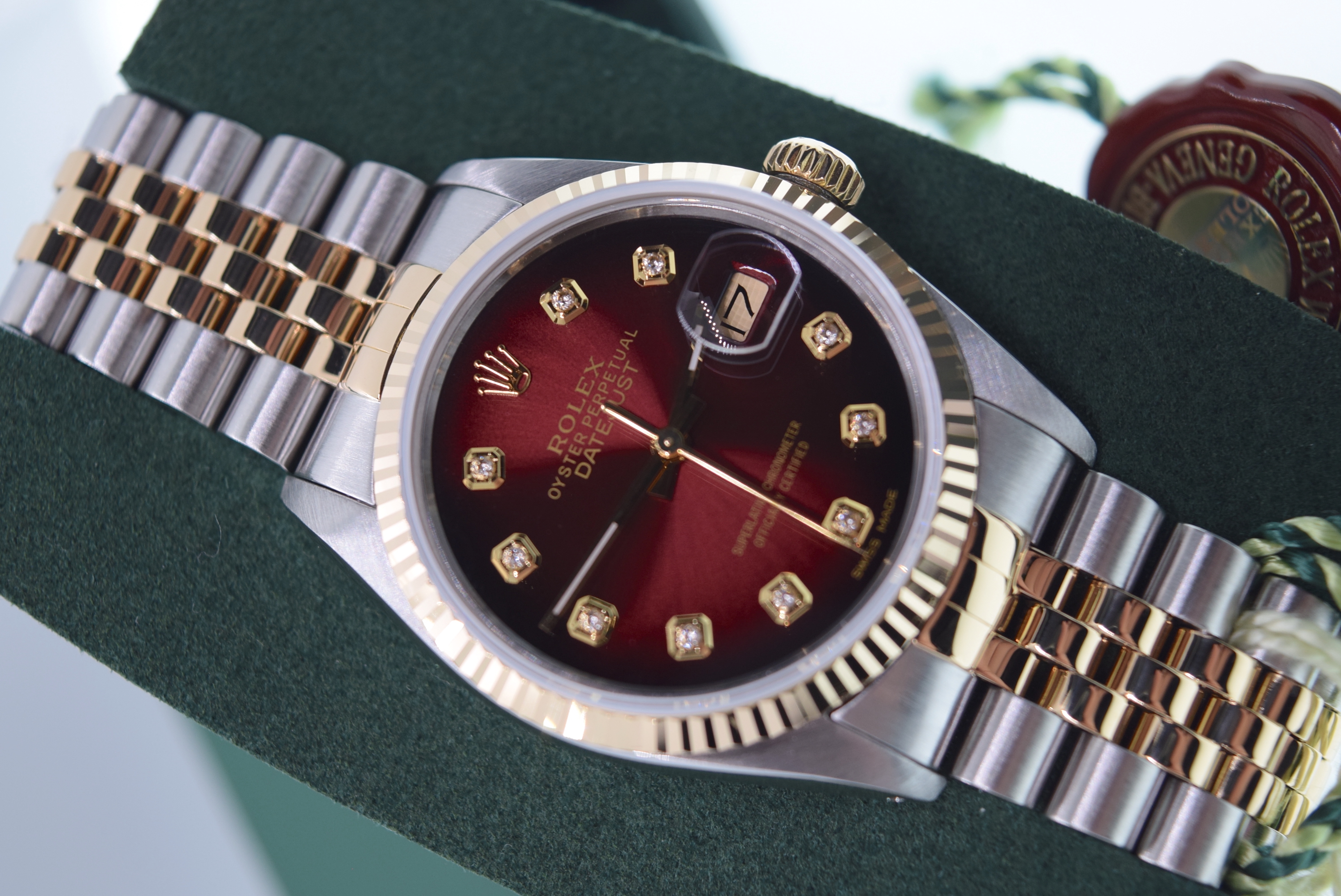 ROLEX DATEJUST *BURGUNDY VIGNETTE* REF. 16013 - YELLOW GOLD & STEEL JUBILEE MODEL (BOX/ ACCESSORIES) - Image 7 of 17