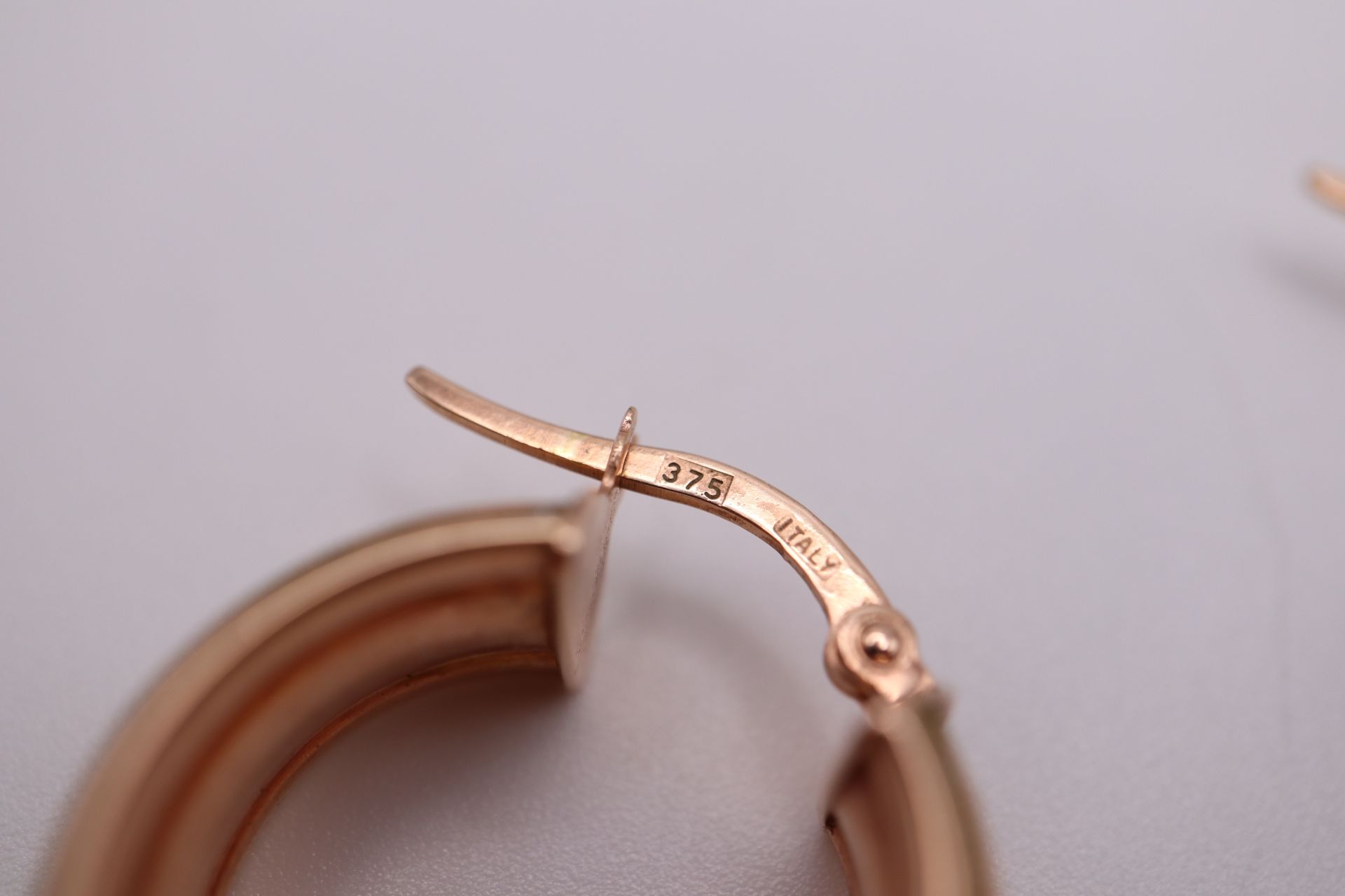 9K GOLD WIDE HOOP EARRINGS - Image 5 of 5