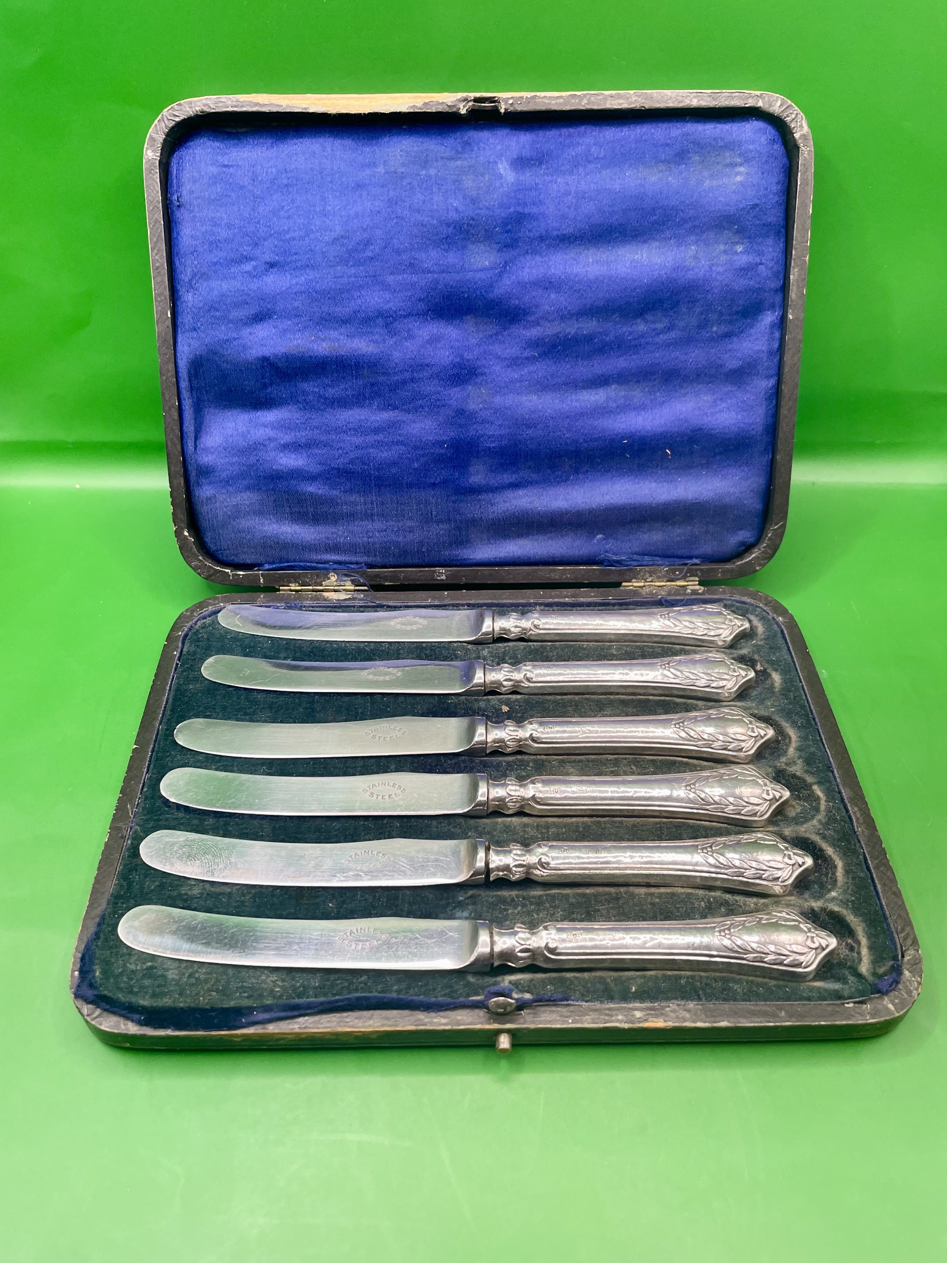 A set of six Robert Pringle Silver handled knife set. 1920-30s with original box.