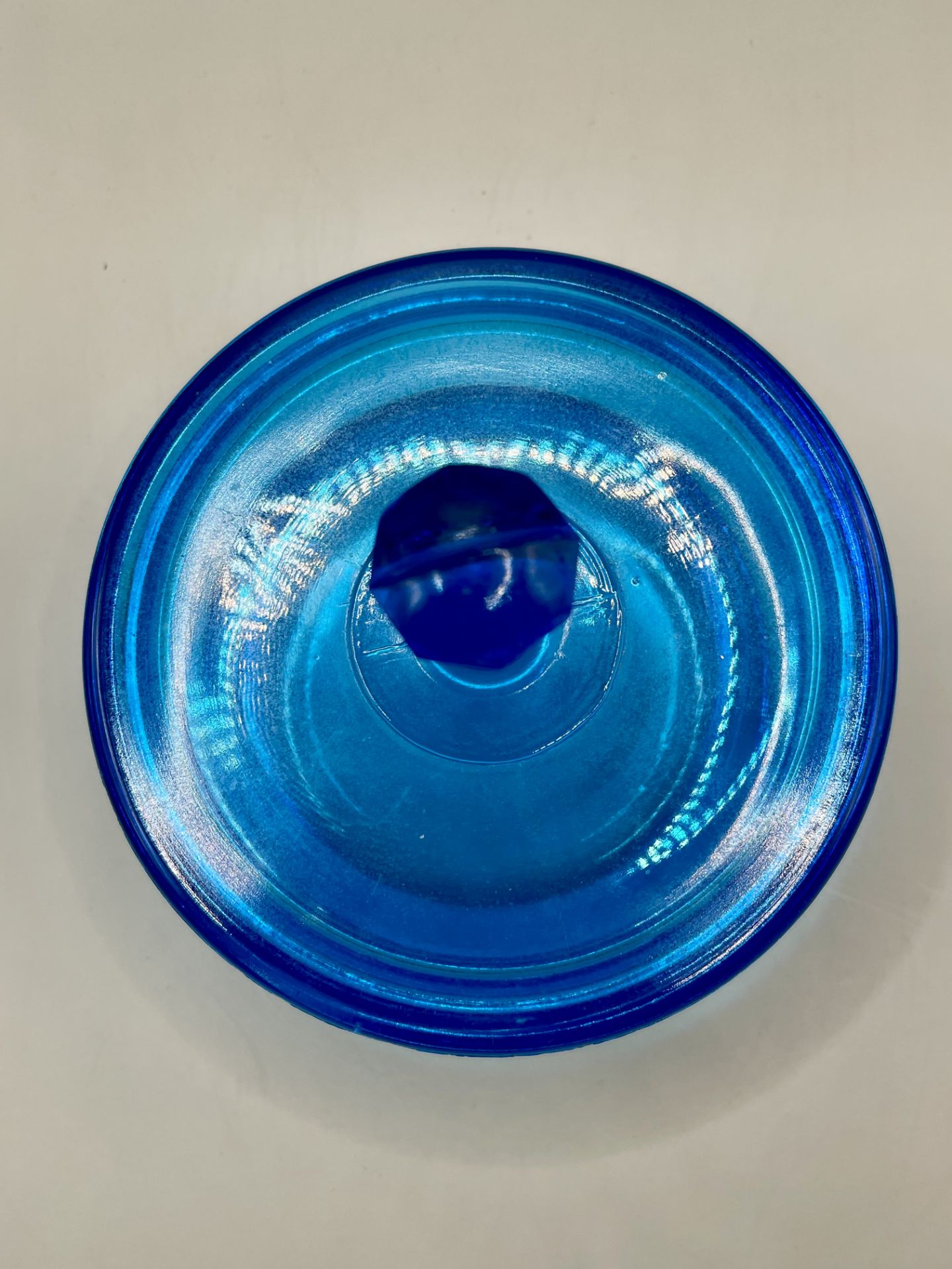 Vintage Martinsville Peacock Blue Glass Powder Box - Image 3 of 5