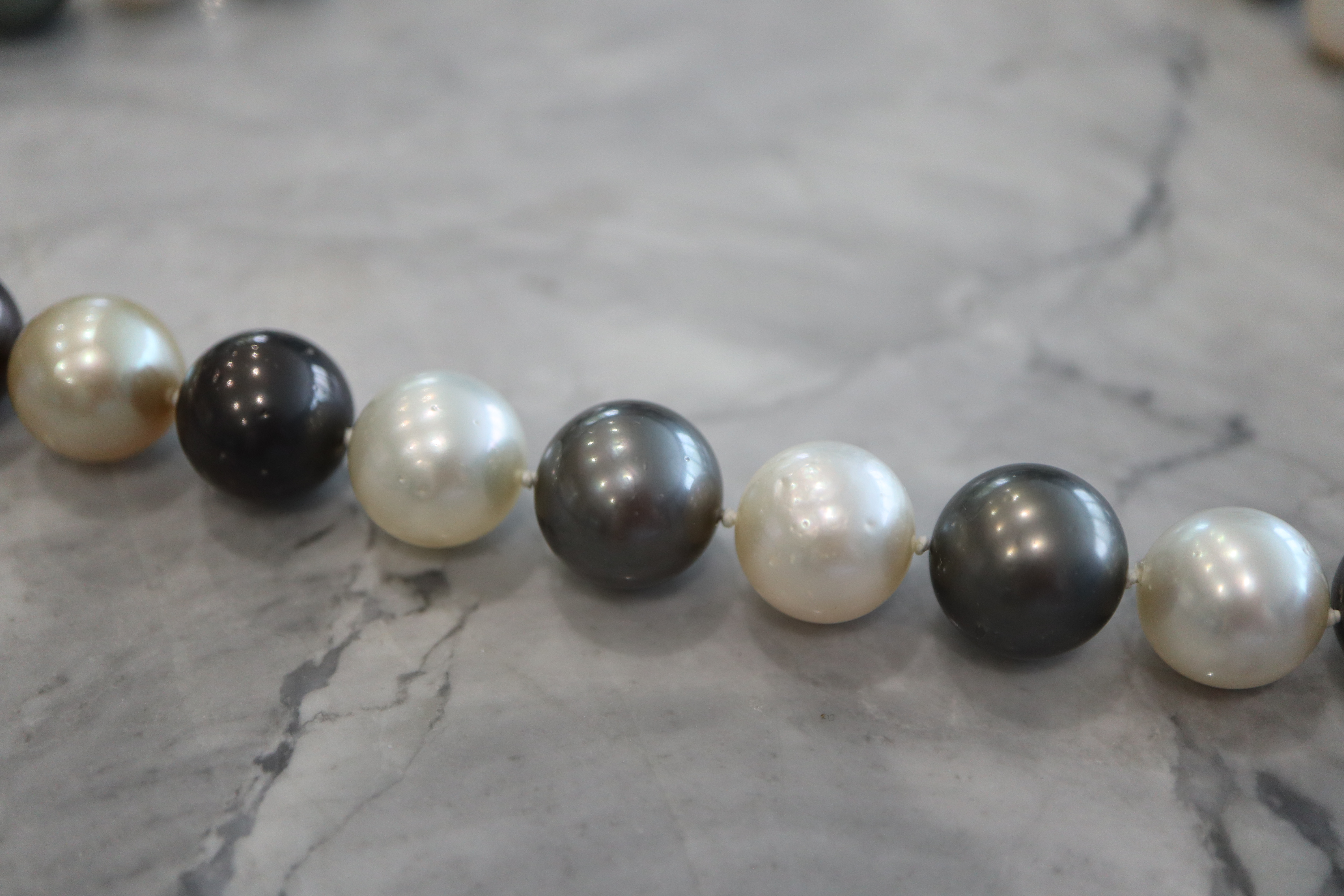 18K GOLD & SOUTH SEA TAHITIAN PEARL NECKLACE - Image 2 of 4