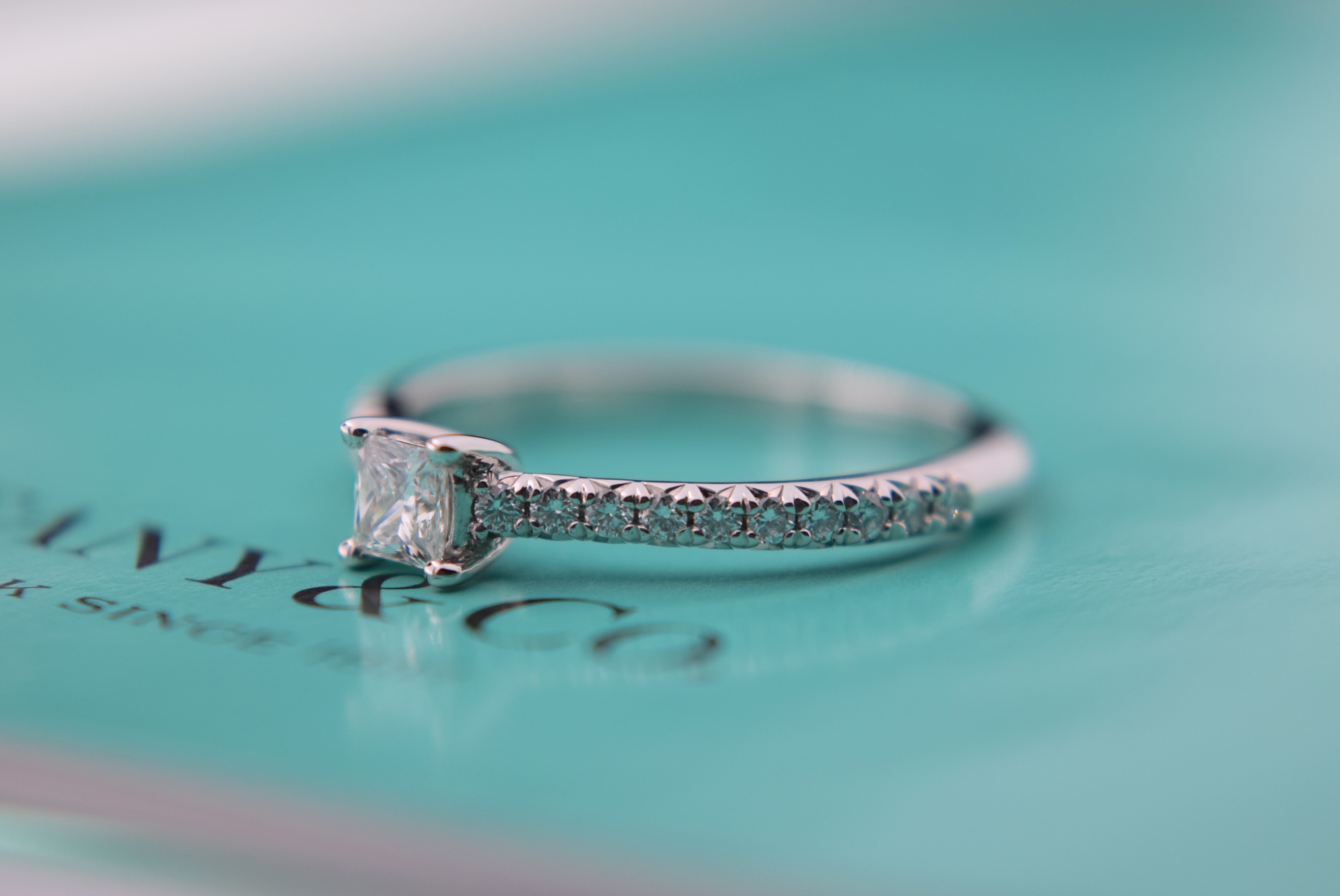 TIFFANY & CO. "NOVO" PRINCESS VVS1/F DIAMOND RING IN PLATINUM DIAMOND BAND (WITH BOX & CERTIFICATE) - Image 4 of 14