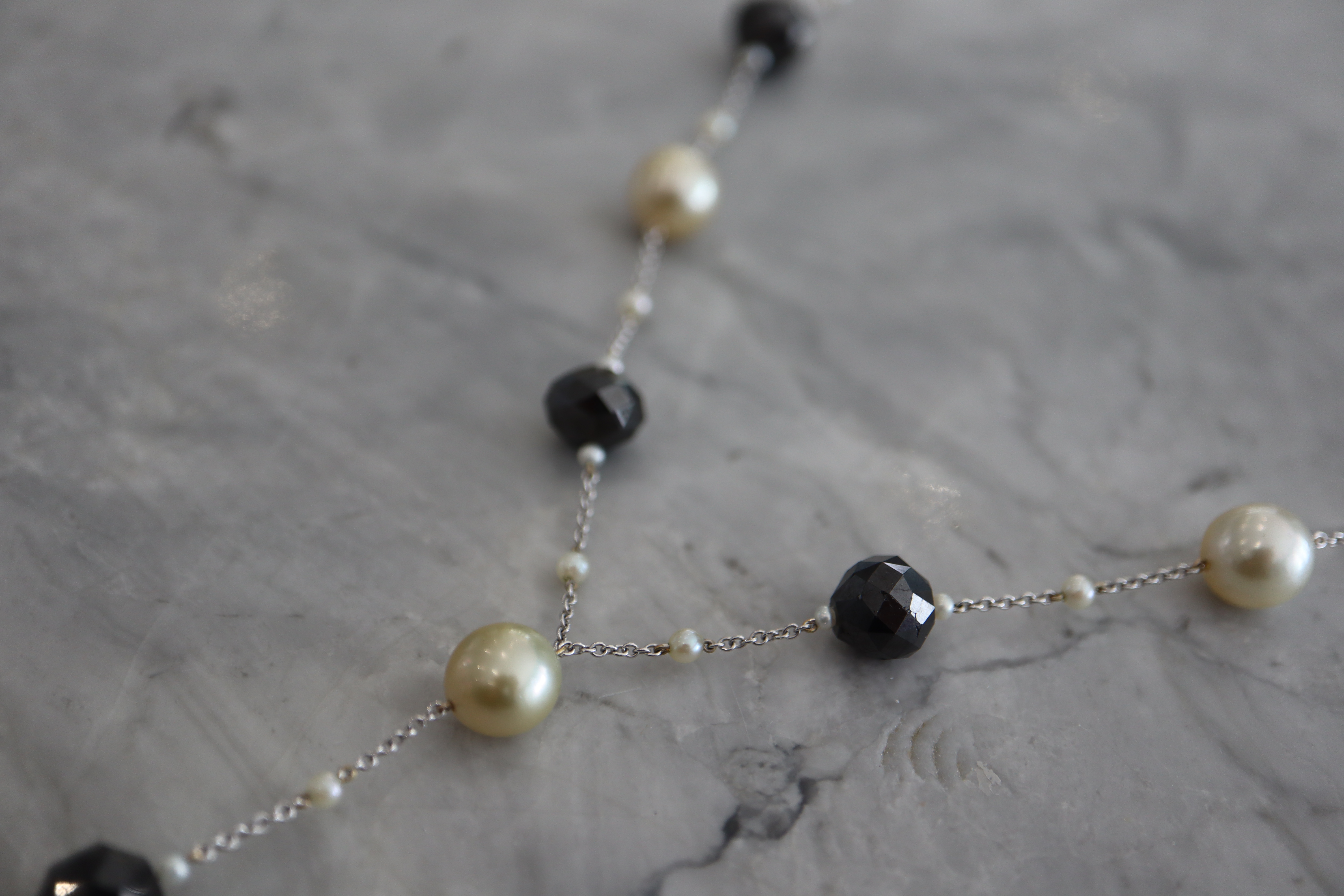 18K WHITE GOLD | PEARL & GEMSTONE NECKLACE - Image 2 of 4
