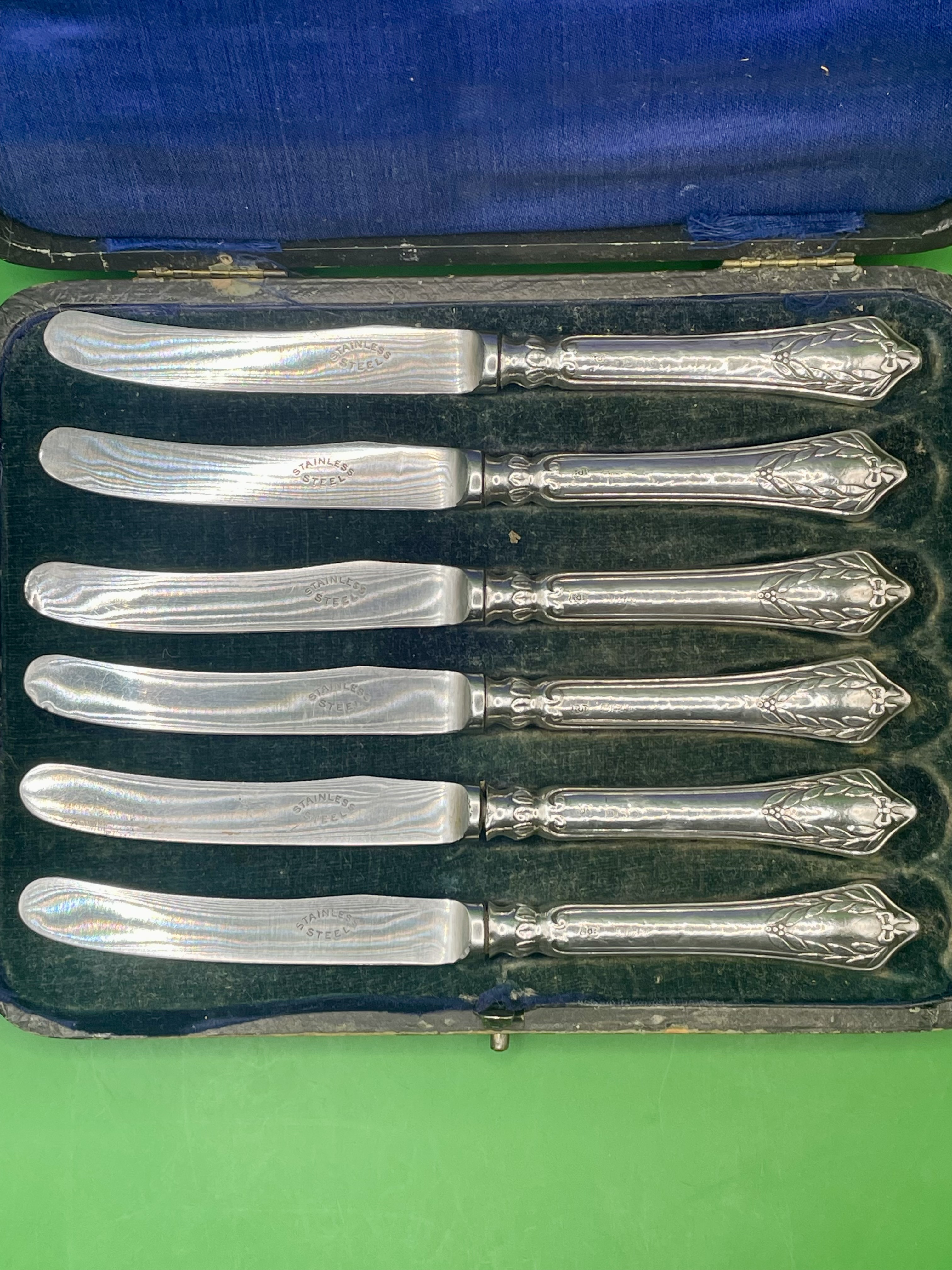 A set of six Robert Pringle Silver handled knife set. 1920-30s with original box. - Image 2 of 4