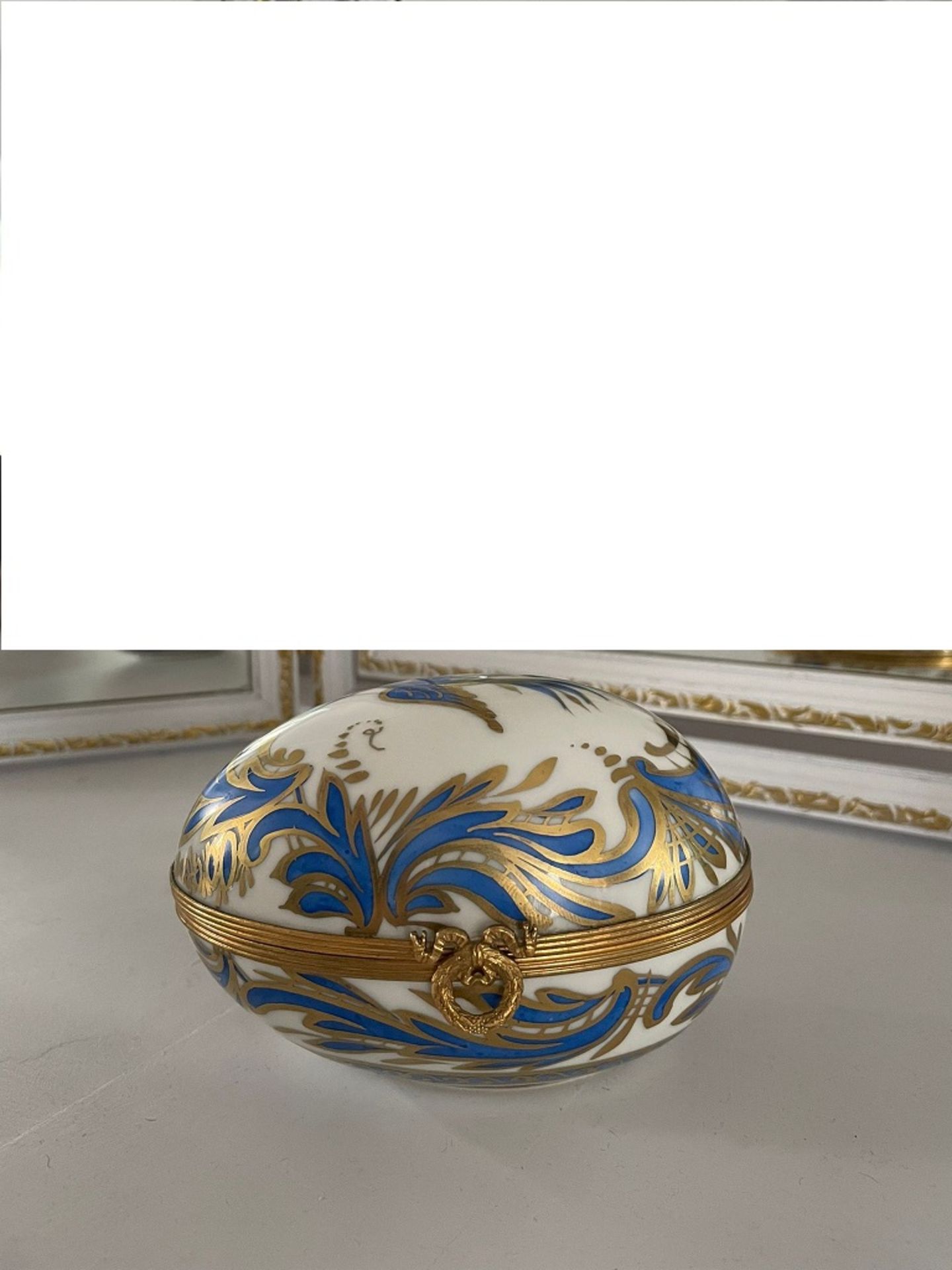 APPROX 1850's SERVES GOLD & BLUE COLOURED OPENING EGG - Image 2 of 6