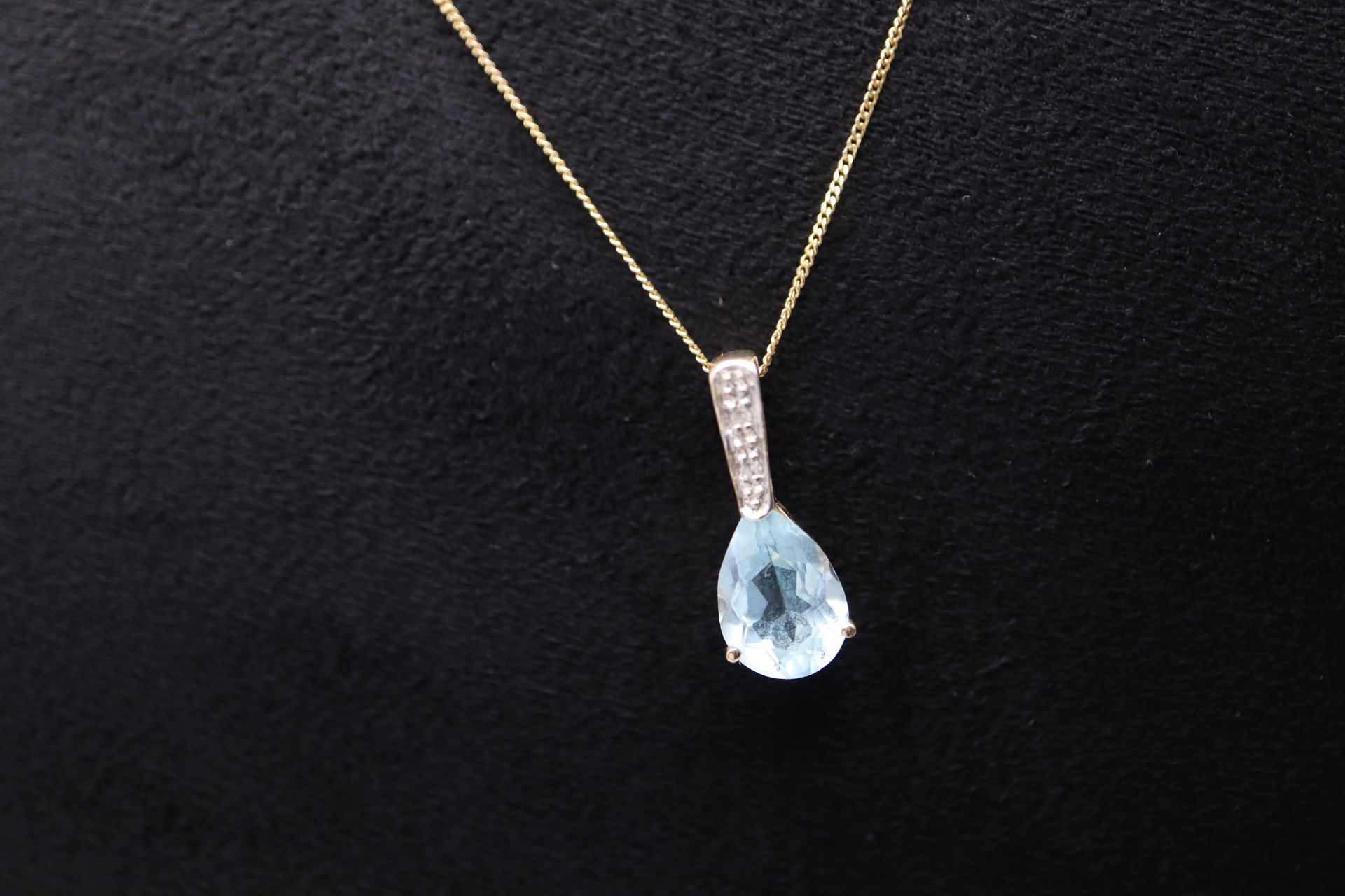 BLUE TOPAZ & DIAMOND / 9k GOLD PENDANT & CHAIN