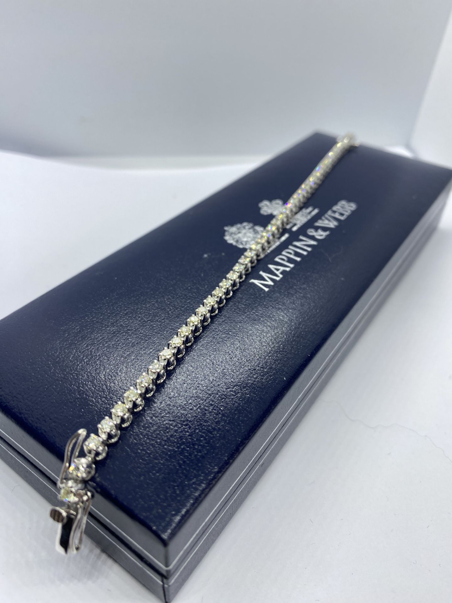 STUNNING 4.00ct DIAMOND TENNIS BRACELET SET IN WHITE GOLD - F/G/H SI1 APPROX