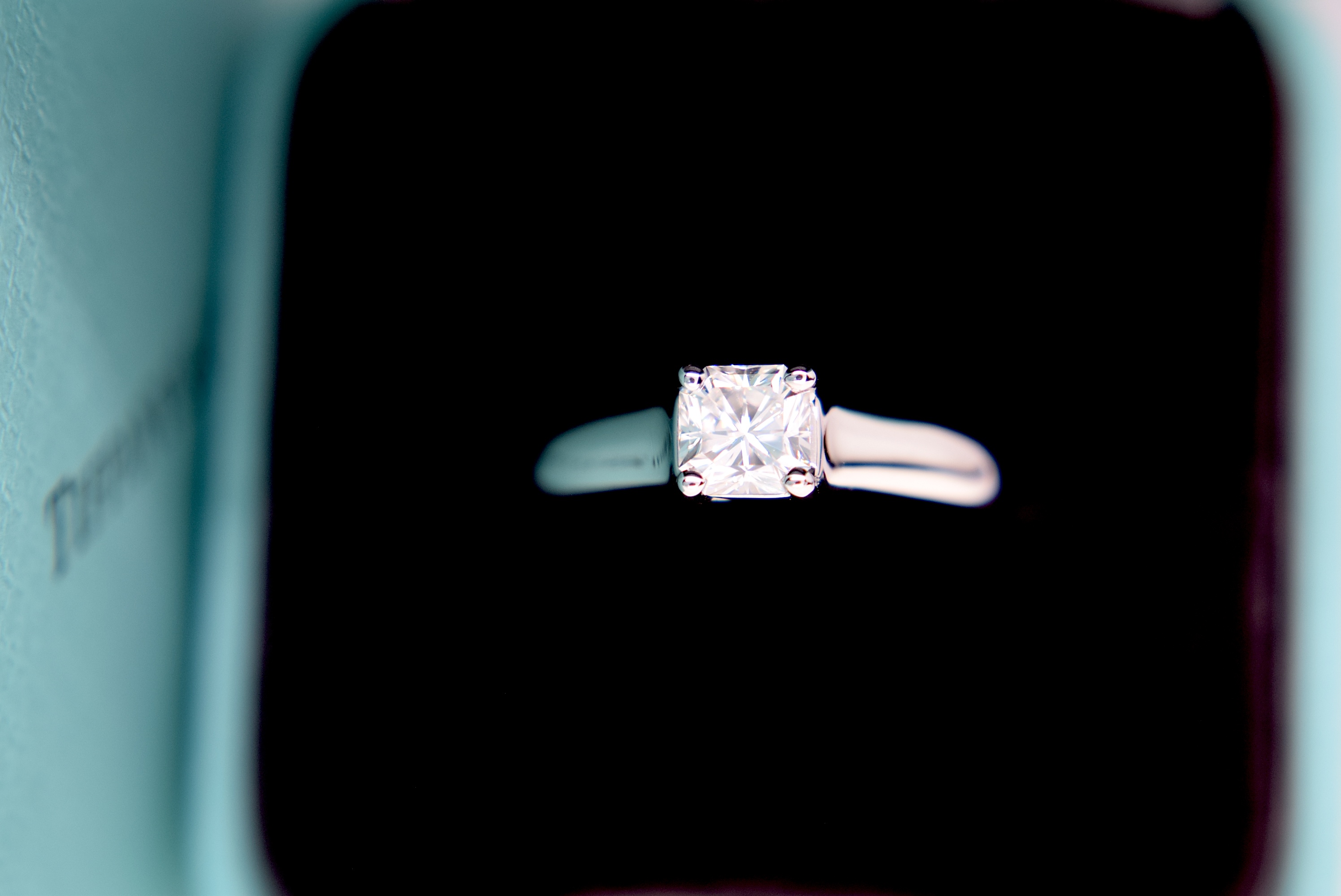 BEAUTIFUL DIAMOND TIFFANY & CO. "LUCIDA" VVS PLATINUM SOLITAIRE (BOX & DIAMOND CERT £9,995.00) - Image 17 of 18