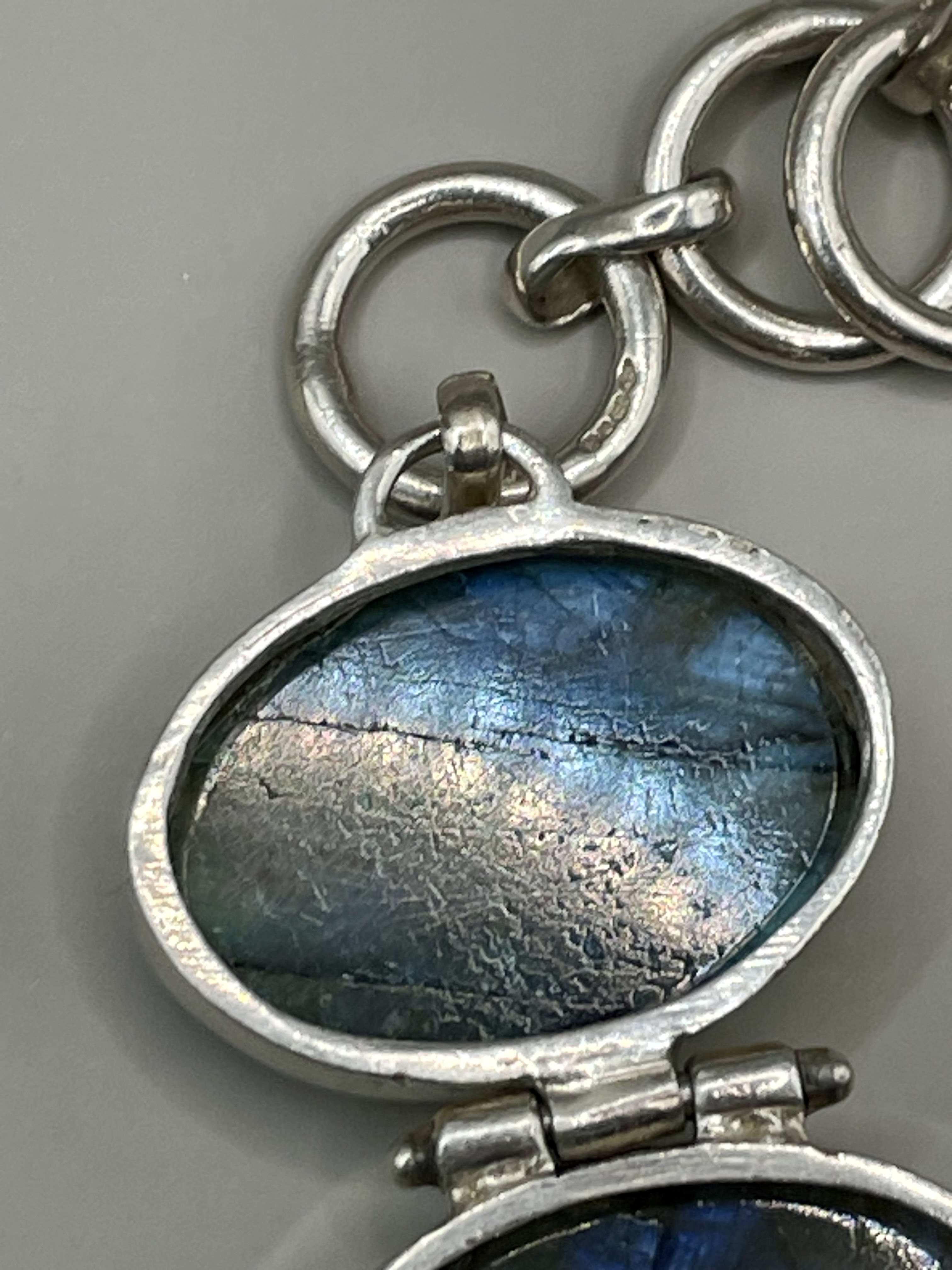 SILVER CABOCHON LABRADORITE BRACELET Lovely condition&nbsp; - Image 2 of 6