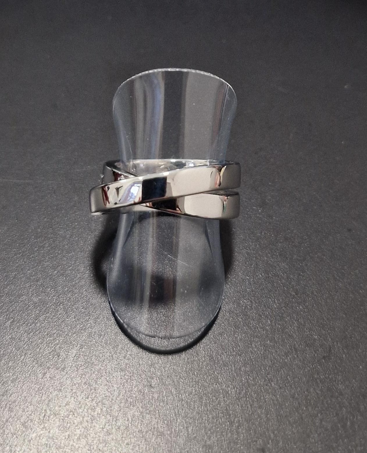 CARTIER 'CROSSOVER' RING in 18K WHITE GOLD