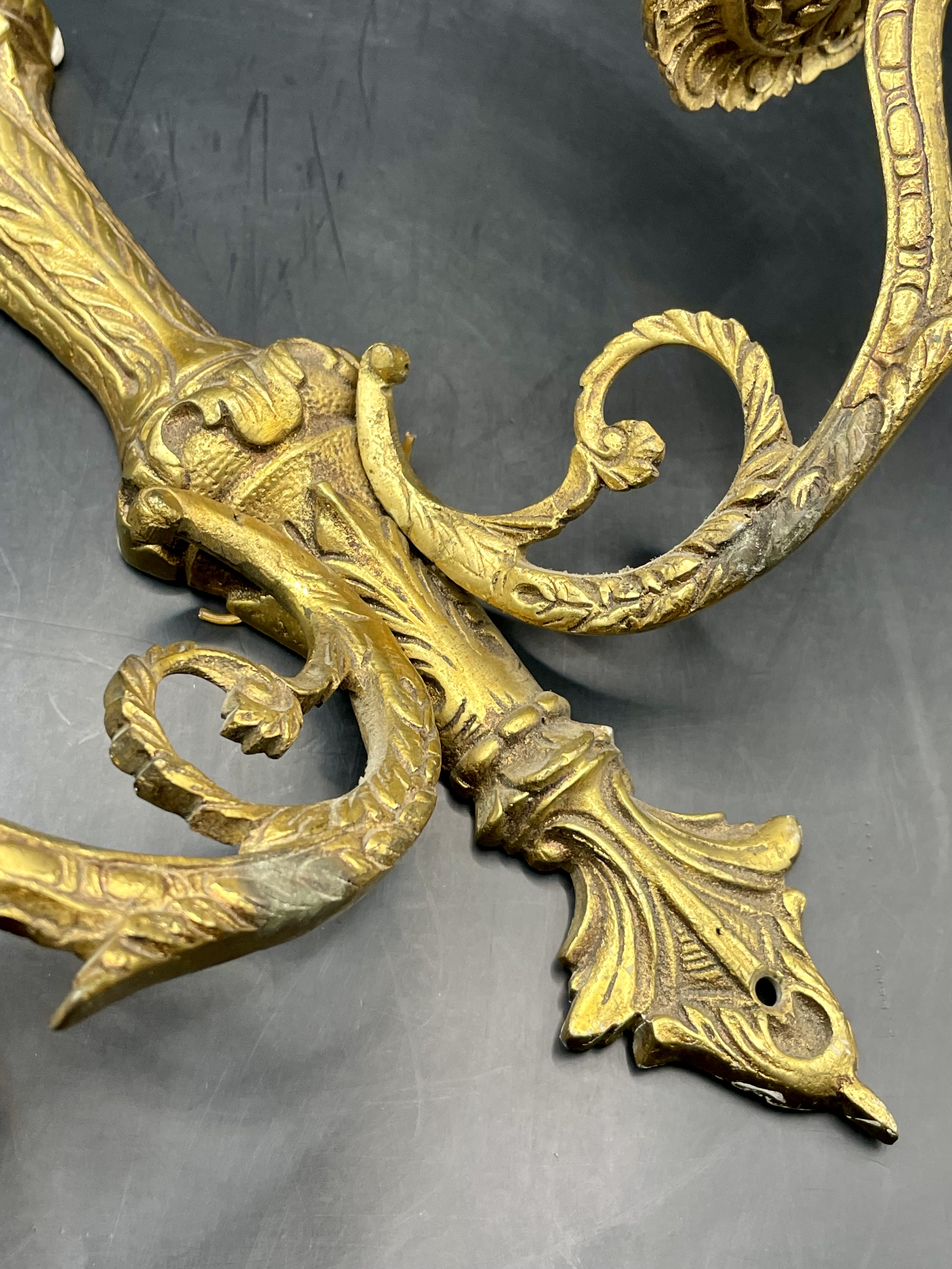 Stunning Ornate 1780-1820s Gold guild on bronze sconce with Georgian design  - Image 5 of 13