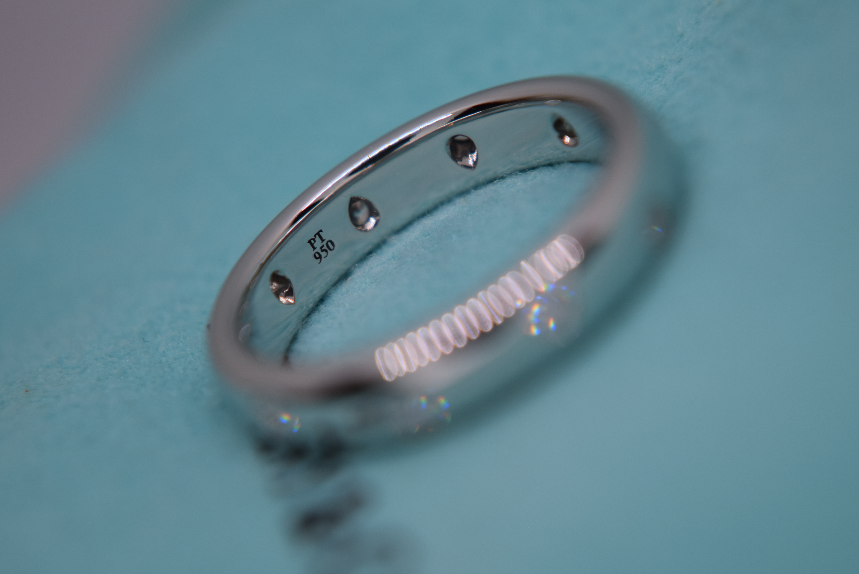 VVS TIFFANY & CO. PLATINUM "ETOILE" DIAMOND BAND RING (BOXED & DIAMOND CERT £3,995.00) - Image 5 of 10