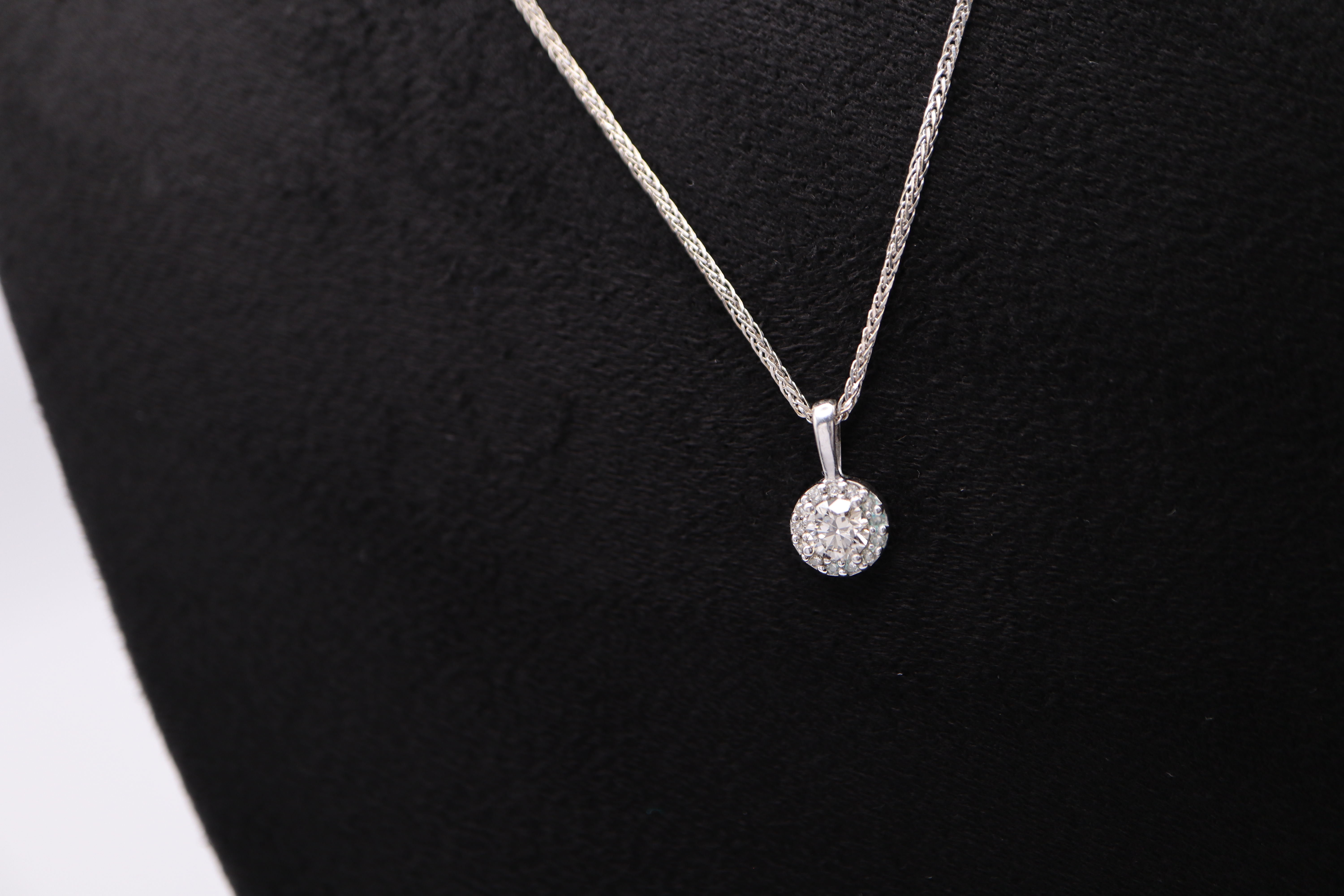 0.35CT DIAMOND PENDANT in 14K GOLD SETTING & CHAIN