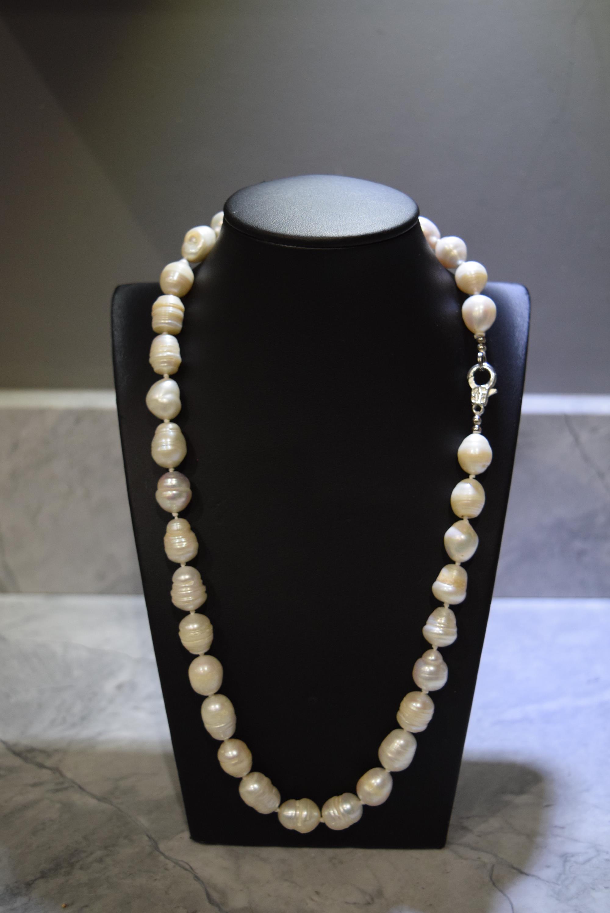 NECKLACE SET WITH PEARLS (WHITE METAL UNKOWN)