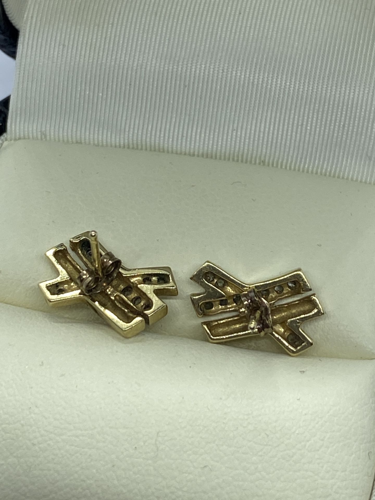 9ct GOLD DIAMOND SET KISS EARRINGS - Image 3 of 3