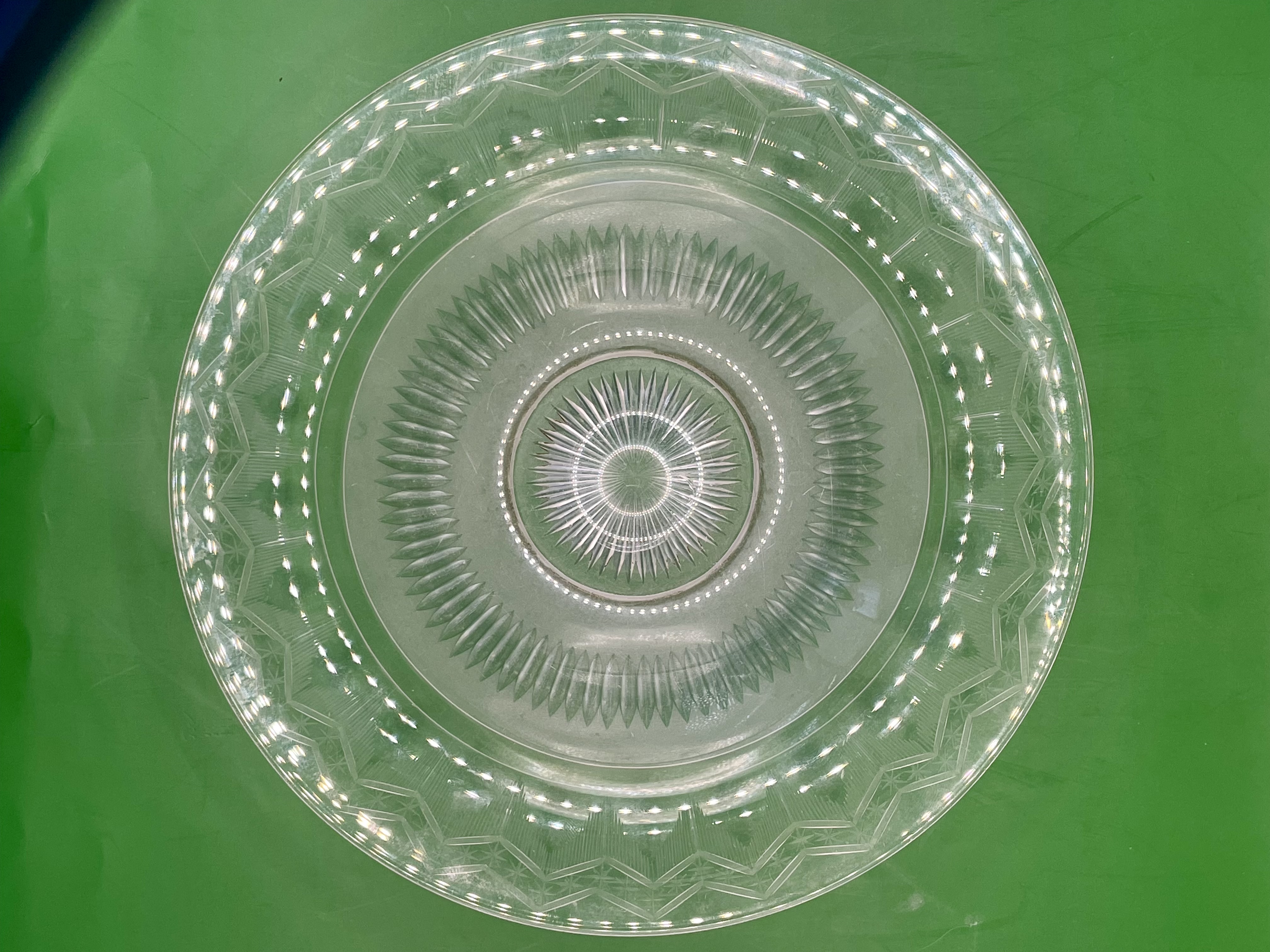 Victorian Etched glass bowl lovely condition rare item.  - Image 4 of 5