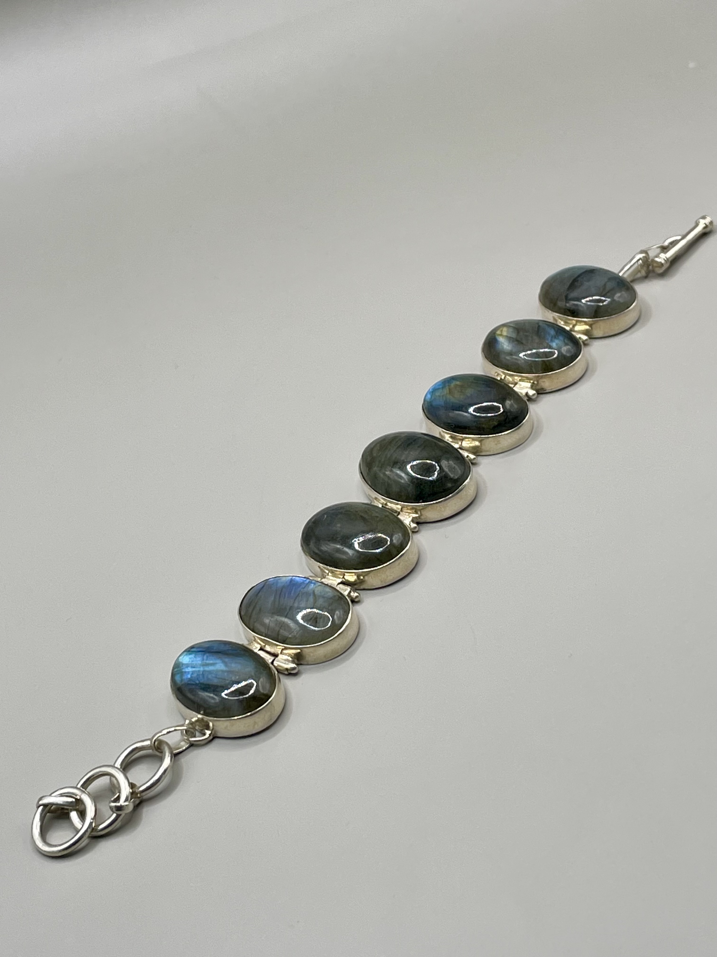 SILVER CABOCHON LABRADORITE BRACELET Lovely condition&nbsp;