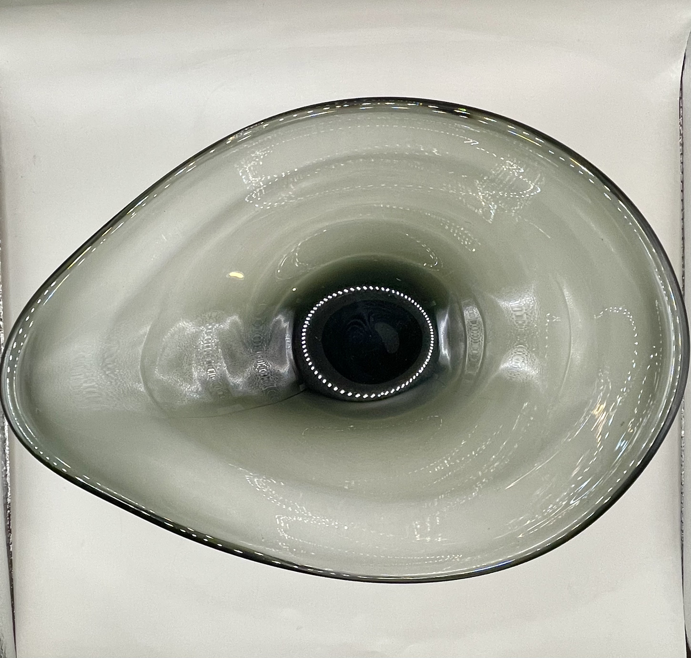 Lovely large Smokey black Murano/ Whitefriars Glass Bowl Centrepiece smooth design. - Bild 3 aus 10