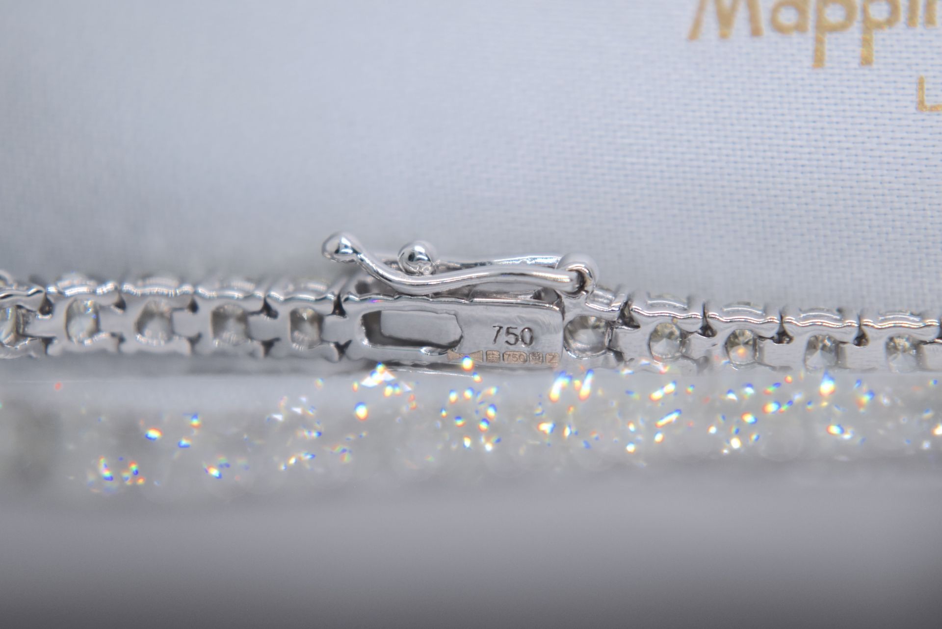 *STUNNING* 5.69CT *VVS/ E-F* DIAMOND BRILLIANT CUT 18CT WHITE GOLD TENNIS BRACELET (£18,950.00 CERT) - Image 9 of 12