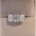 2.24CT EMERALD CUT DIAMOND TRILOGY RING - SET IN 18K GOLD (5.5g Total Weight)