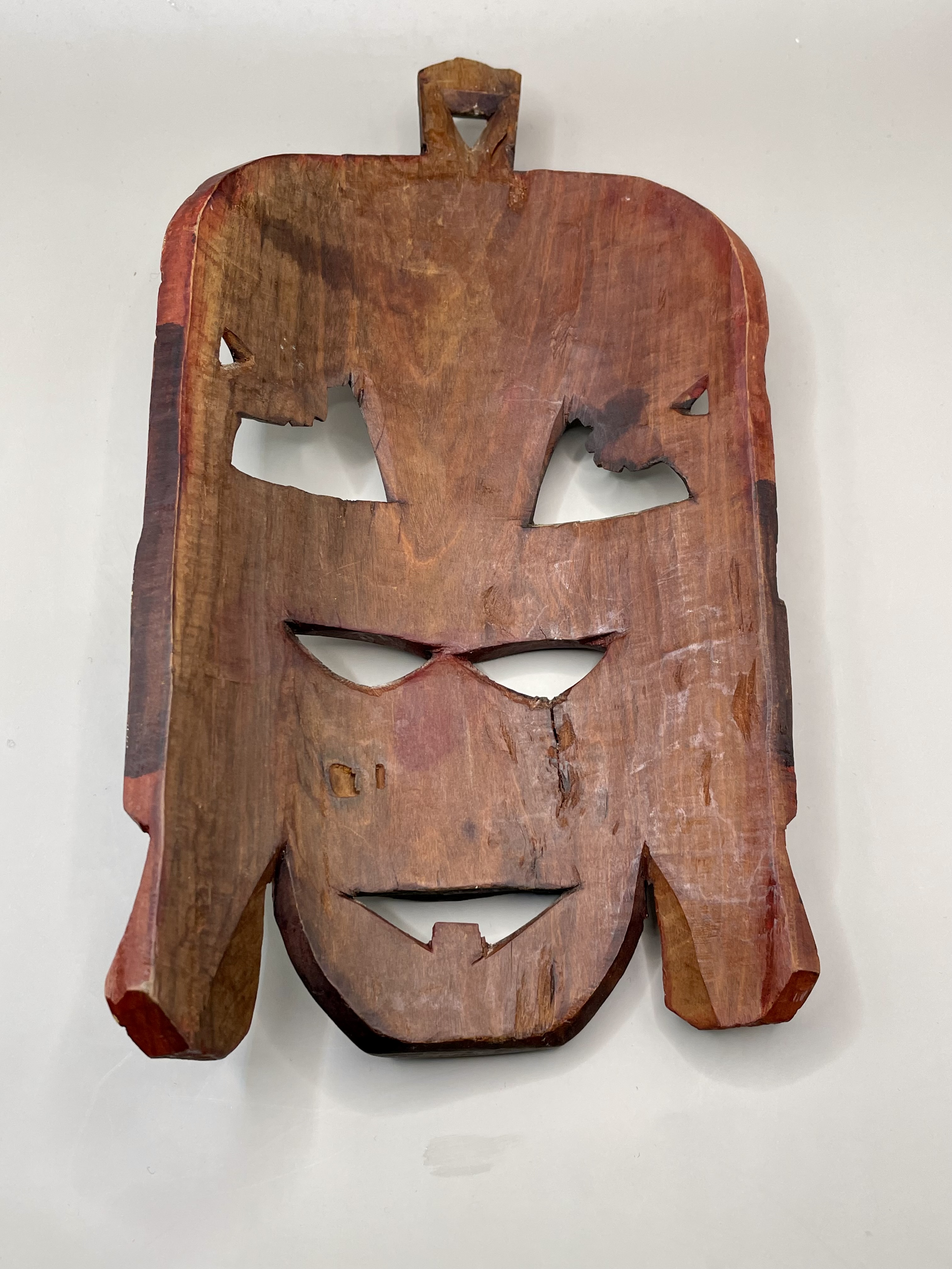 A wooden vintage hand carved African face mask. Great condition.&nbsp; - Image 2 of 3